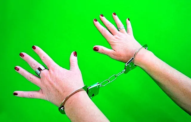 handcuffs-1694608_640.jpg