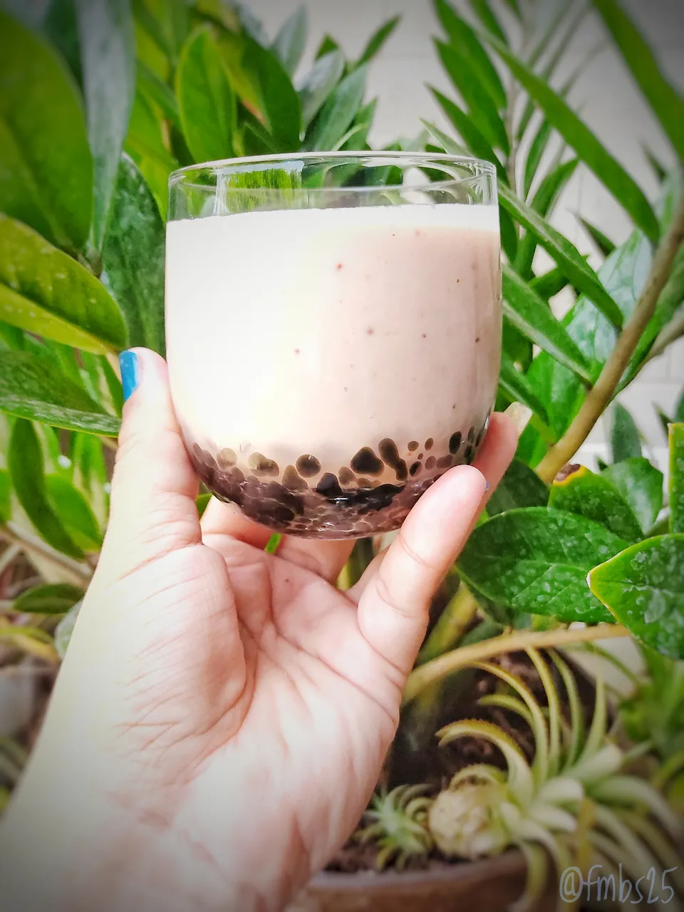 "Doing it is really easy, the only thing is that we will have to have a little patience because to make the yogurt you will have to wait at least about 12 hours, but without a doubt the waiting time is well worth it."//" Hacerlo es realmente fácil, lo único es que tendremos que tener un poco de paciencia pues para hacer el yogurt tendrás que esperar al menos unas 12 horas, pero sin duda alguna el tiempo de espera bien lo vale."