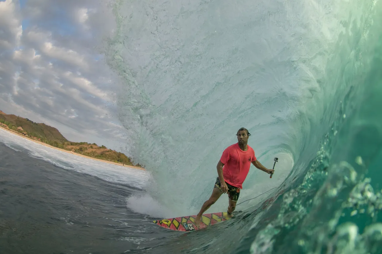 Thiago Okazuka, photographer who recently joined the community, sharing some crazy Indo action with us.