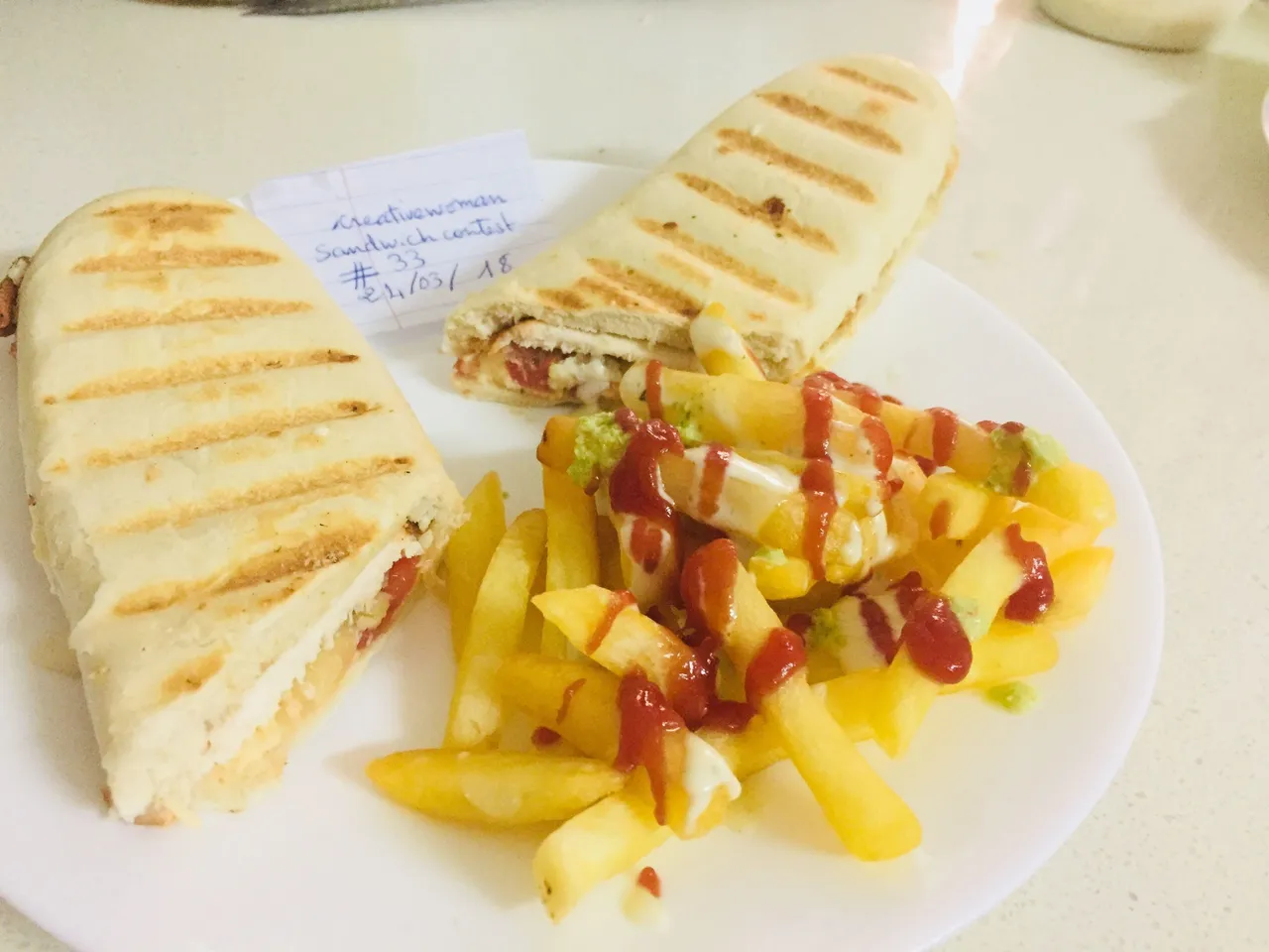 Steemit sandwich contest week #33 the grilled chicken breast with mayo  mixed with basil leaves.