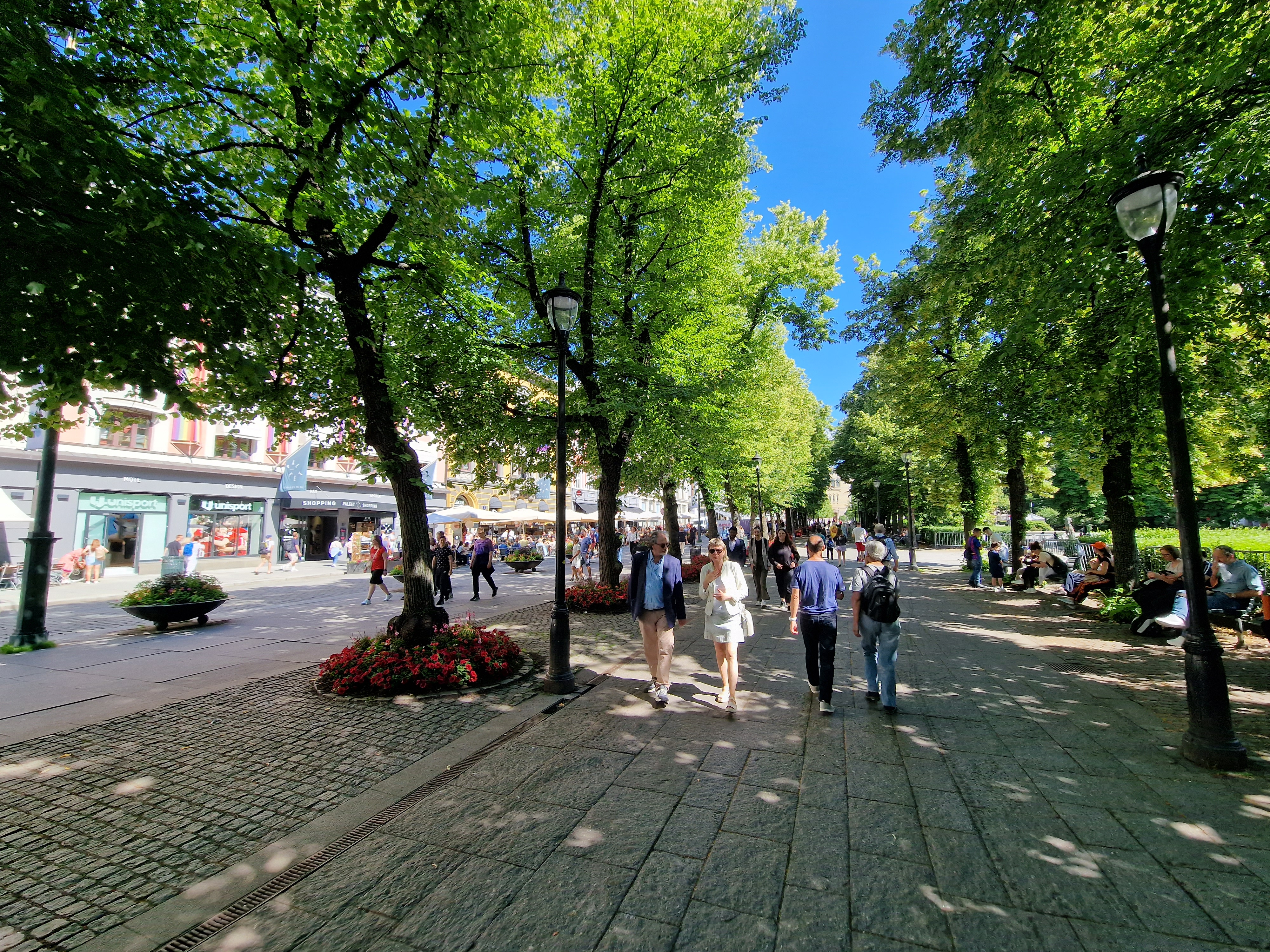 the pulse of Oslo: Karl Johans gate