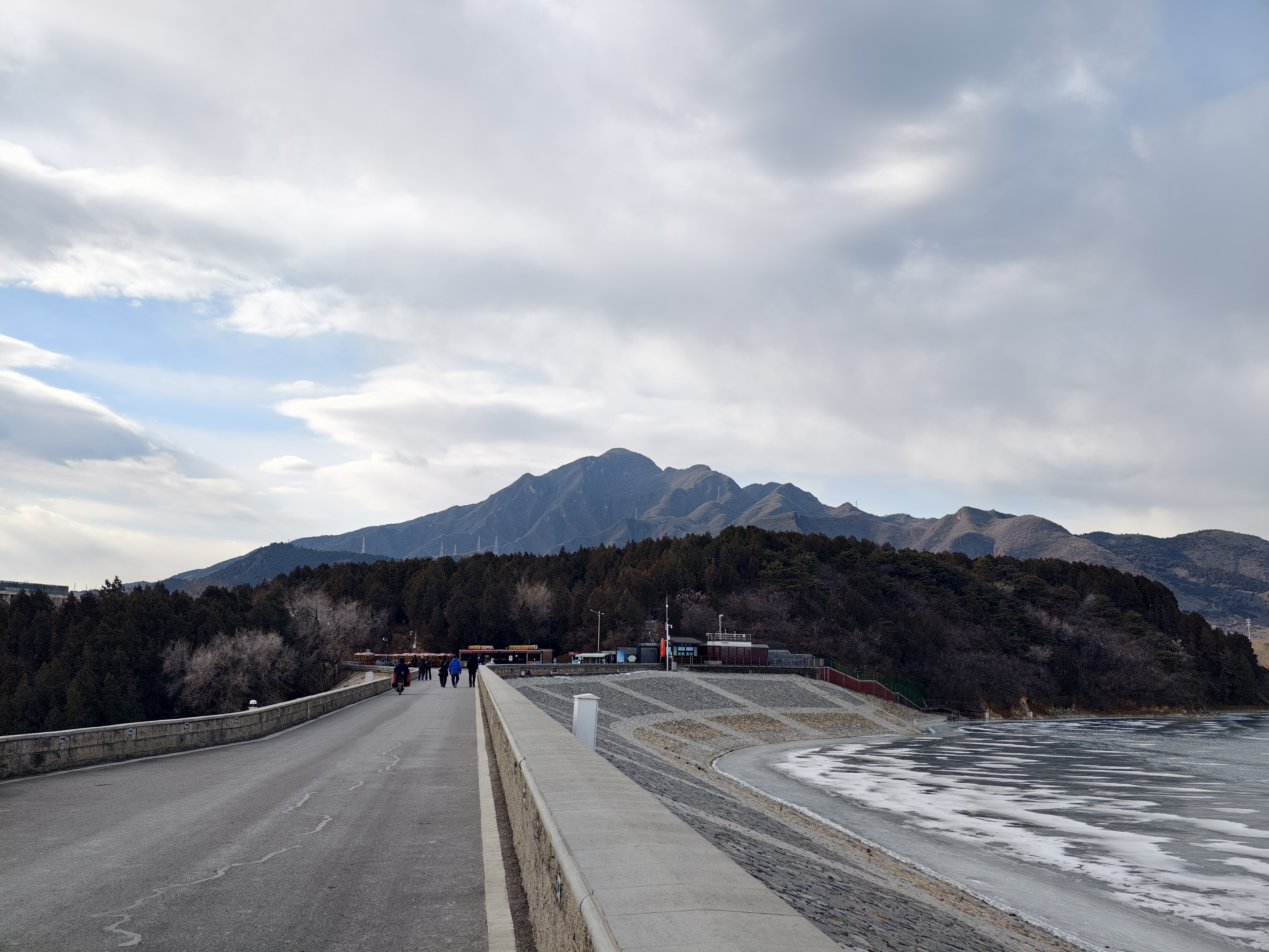 Unedited Raw Winter Beauty Of Yanqi Lake Scenic Spot