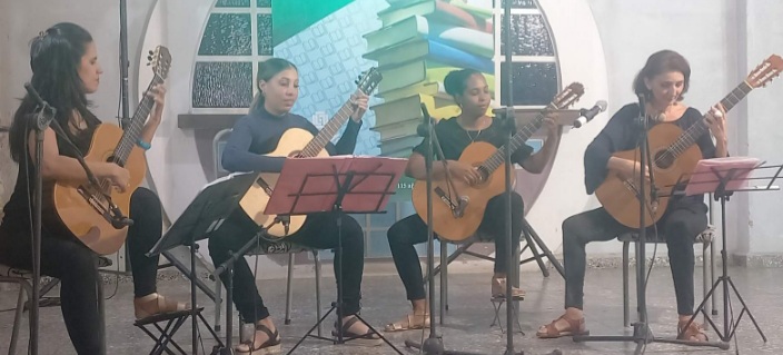 woman with a guitar soul (Eng-Esp)