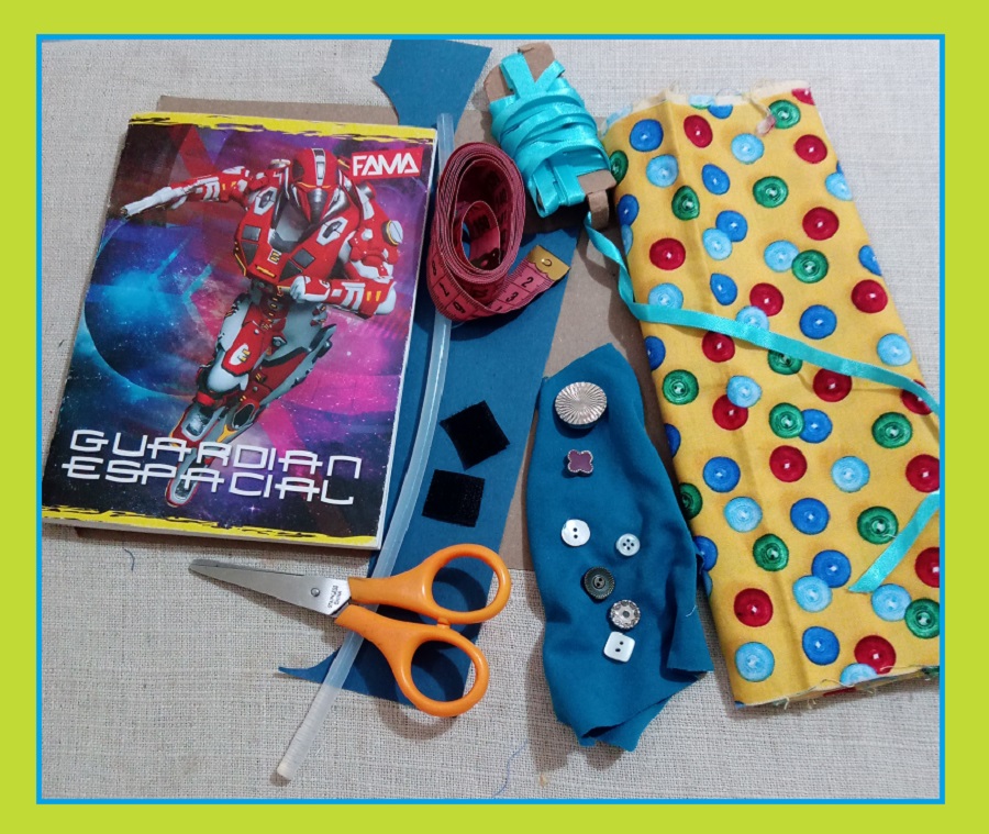  (ENG-ESP)  📖  Cloth-lined notebook for notes.   📖 Cuaderno forrado en tela para notas.