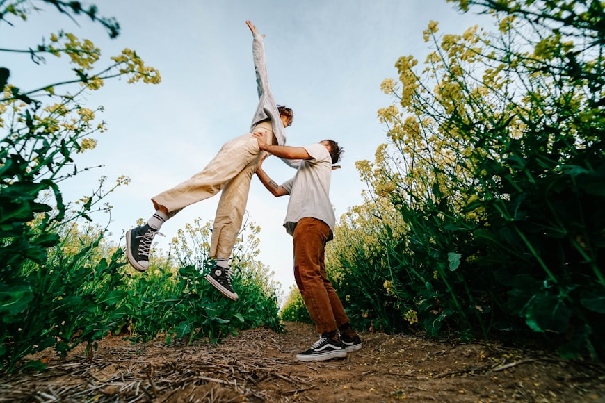 DOING STUPID THINGS TO APOLOGIZE: WOMEN ON HIVE CONTEST #277