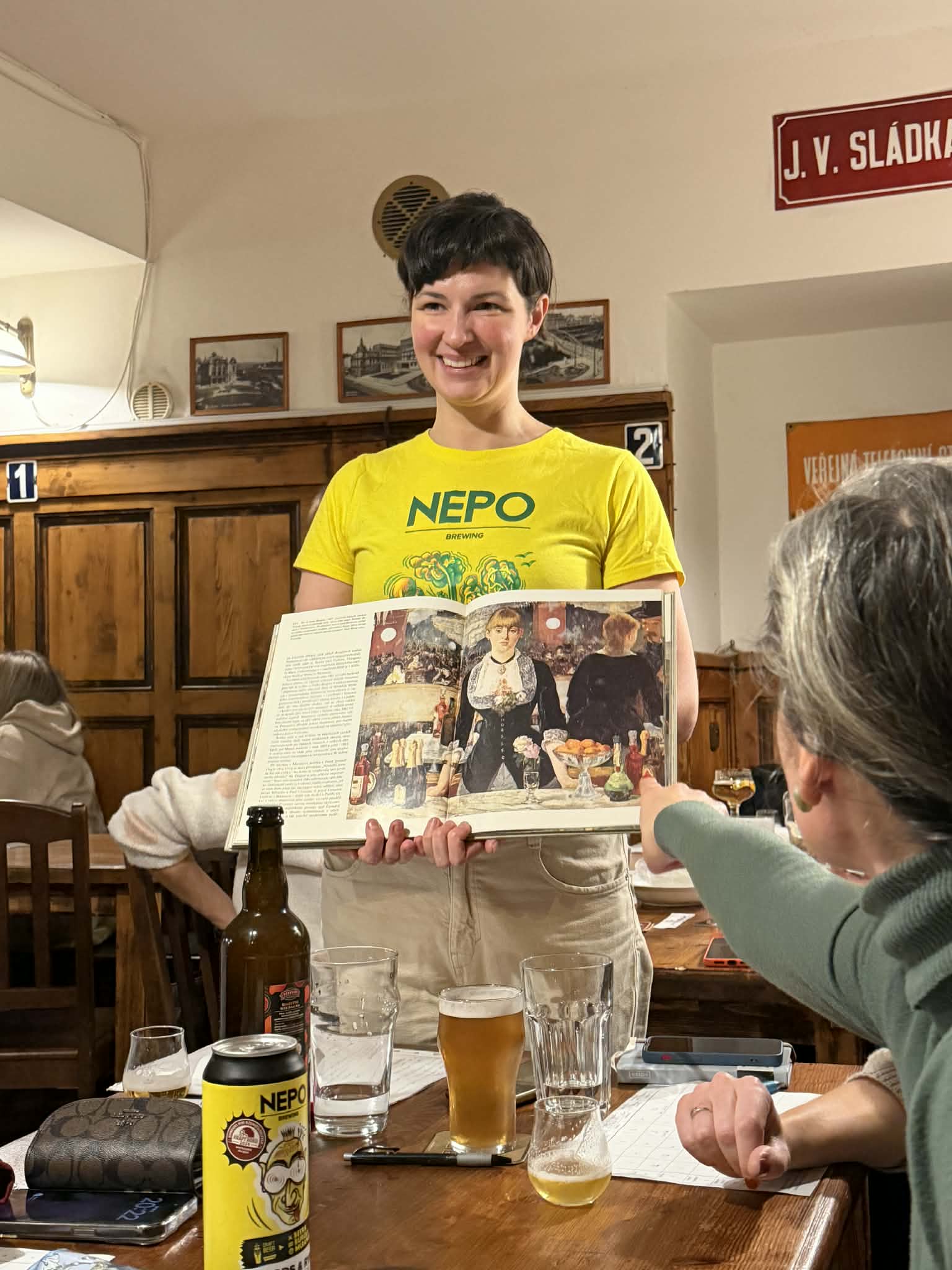 Bass, Manet a product placement