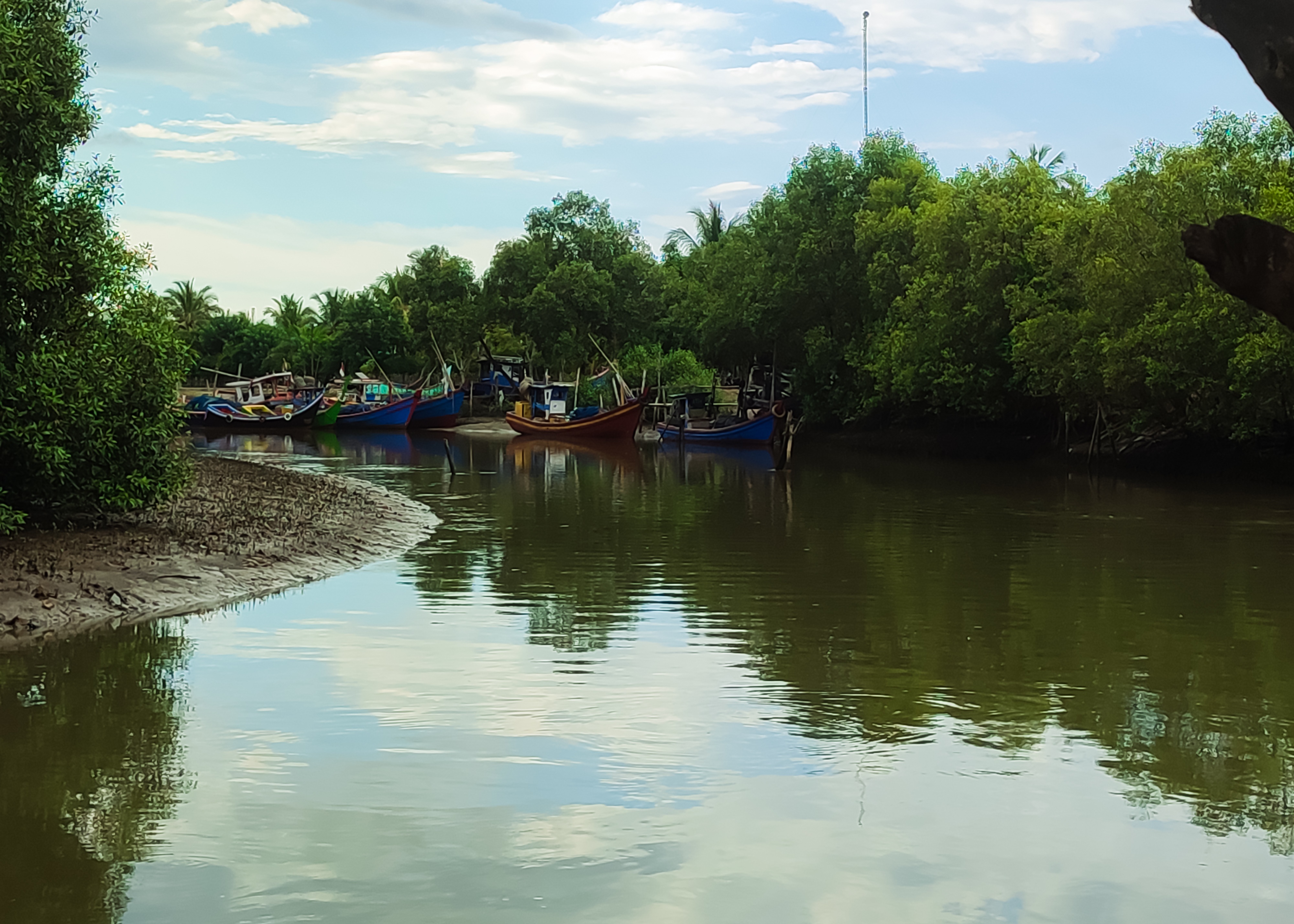 Rows along the pier and boat : Canceled due to bad weather