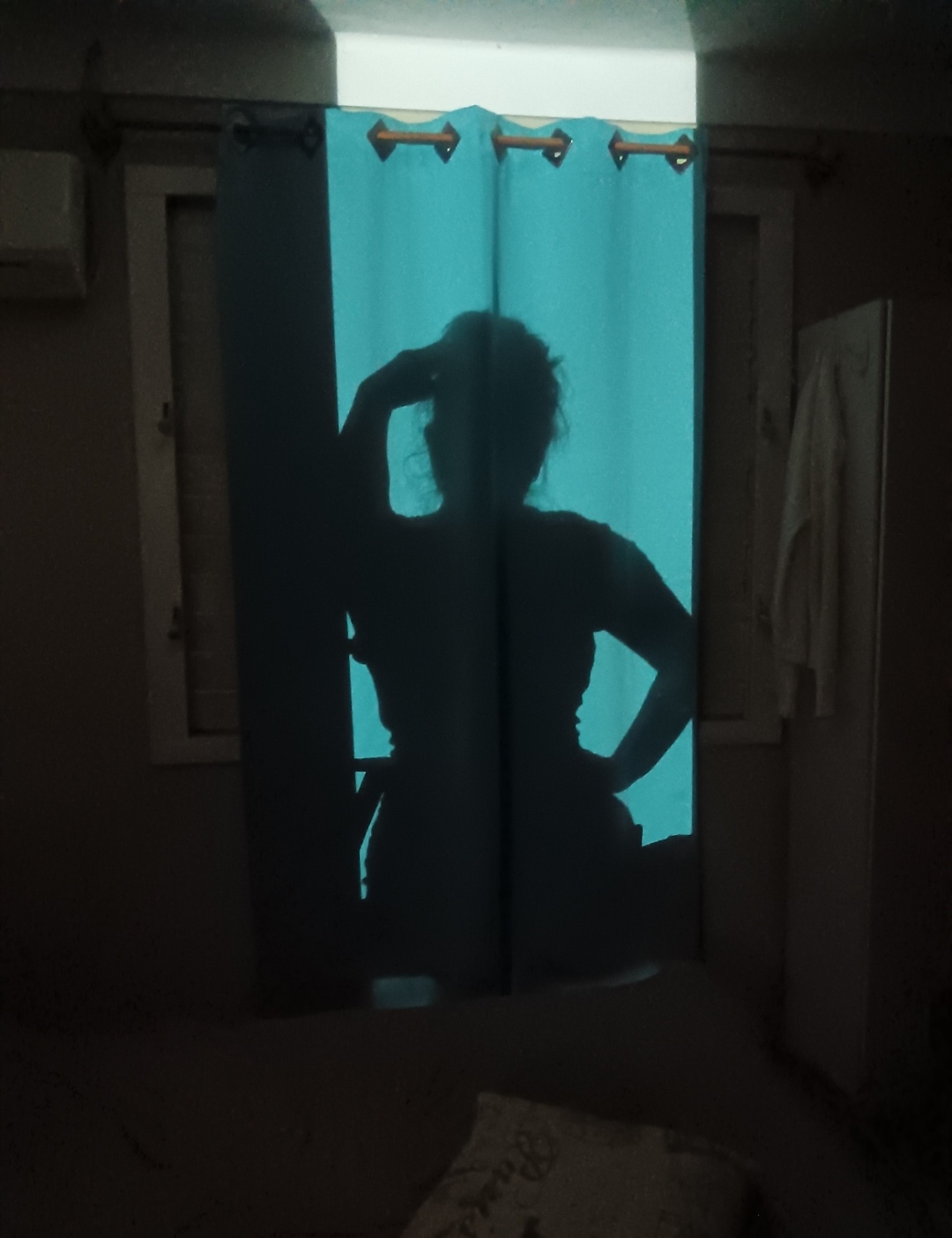 The Shadow That Doesn’t Go Out. Entry for the ShadowHunters SMASh Contest-round 414