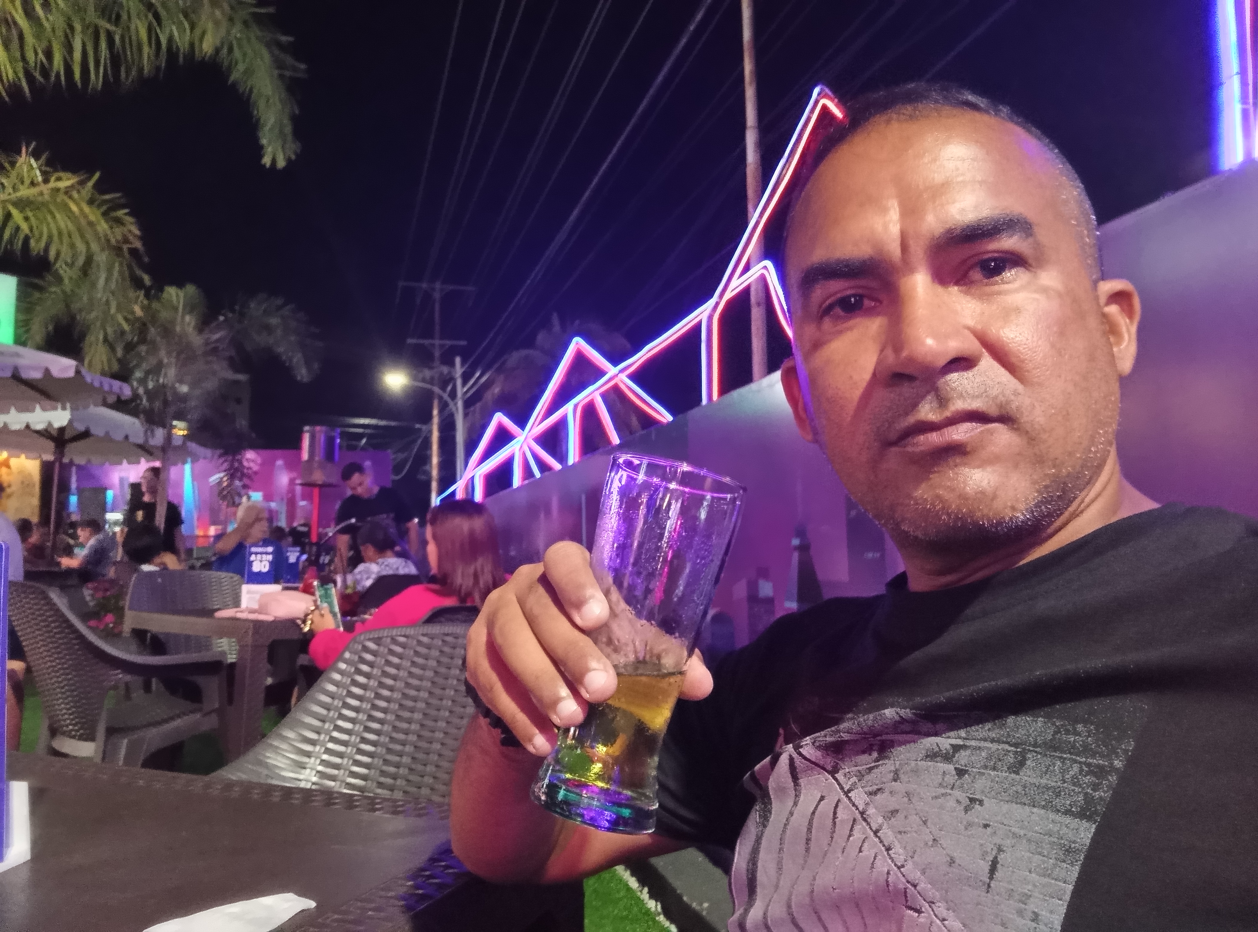 Momentos Eternos: La Magia de la Conexión Familiar en la Ciudad Gastronómica / Eternal Moments: The Magic of Family Connection in the Gastronomic City