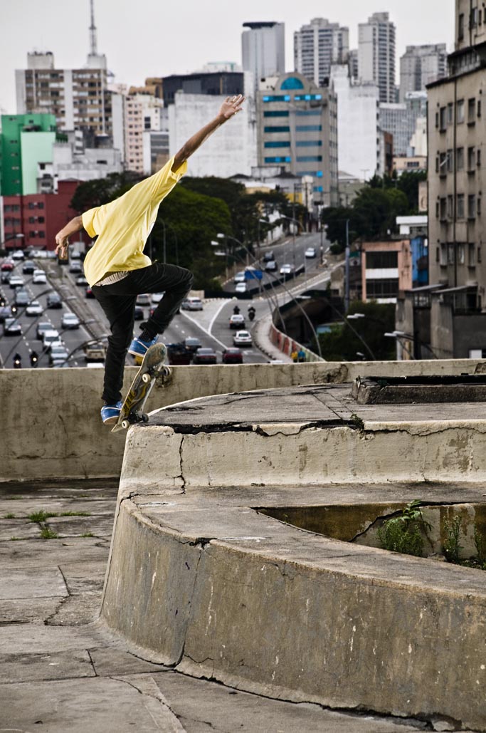 Praça Roosevelt - São Paulo - Sp - Frontside Nosegrind