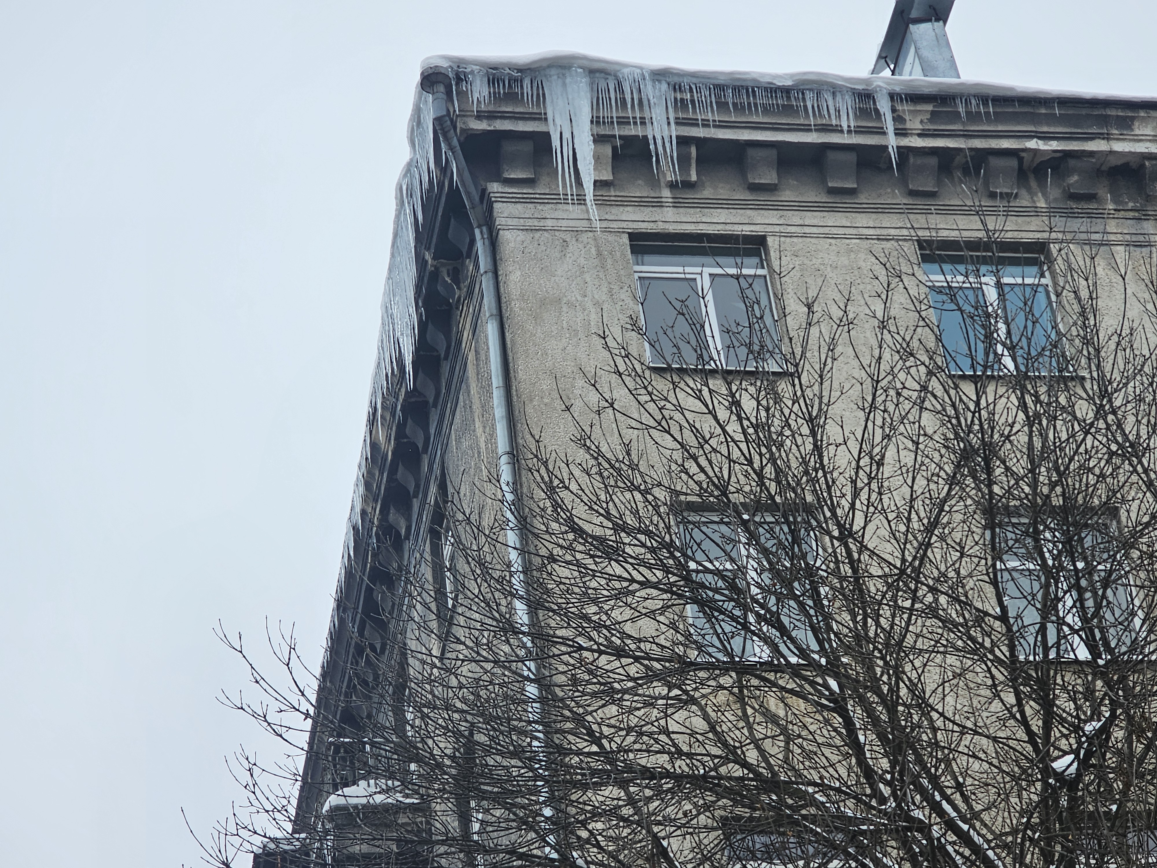 Fragile Icicles. /Крихкі бурулі. (En/Ua)