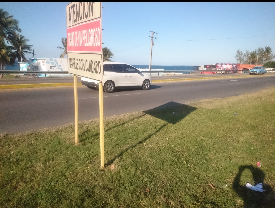 A Warning Duplicated by the Sun. [EN/ES] Entry for the Shadow Hunters SMASh Contest-Round 415.