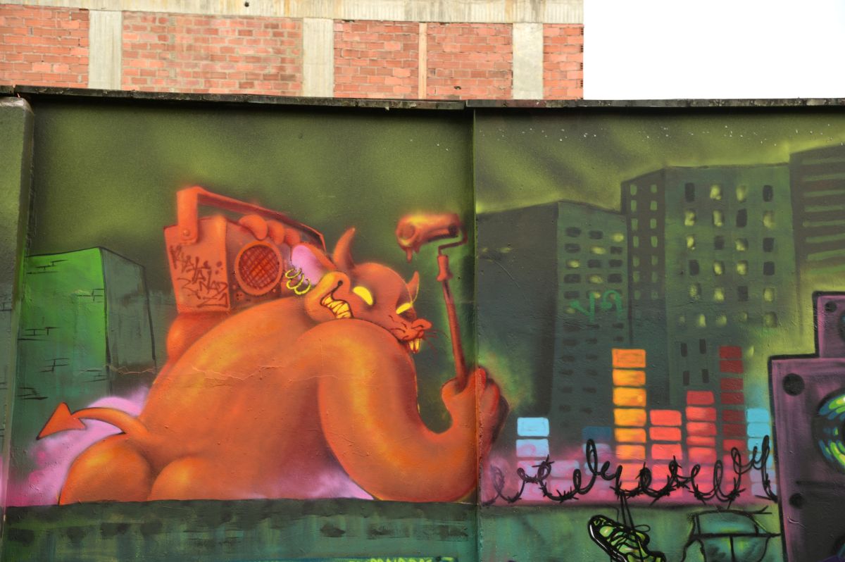 STREET ART #243 – A huge wall in Medellin, Colombia