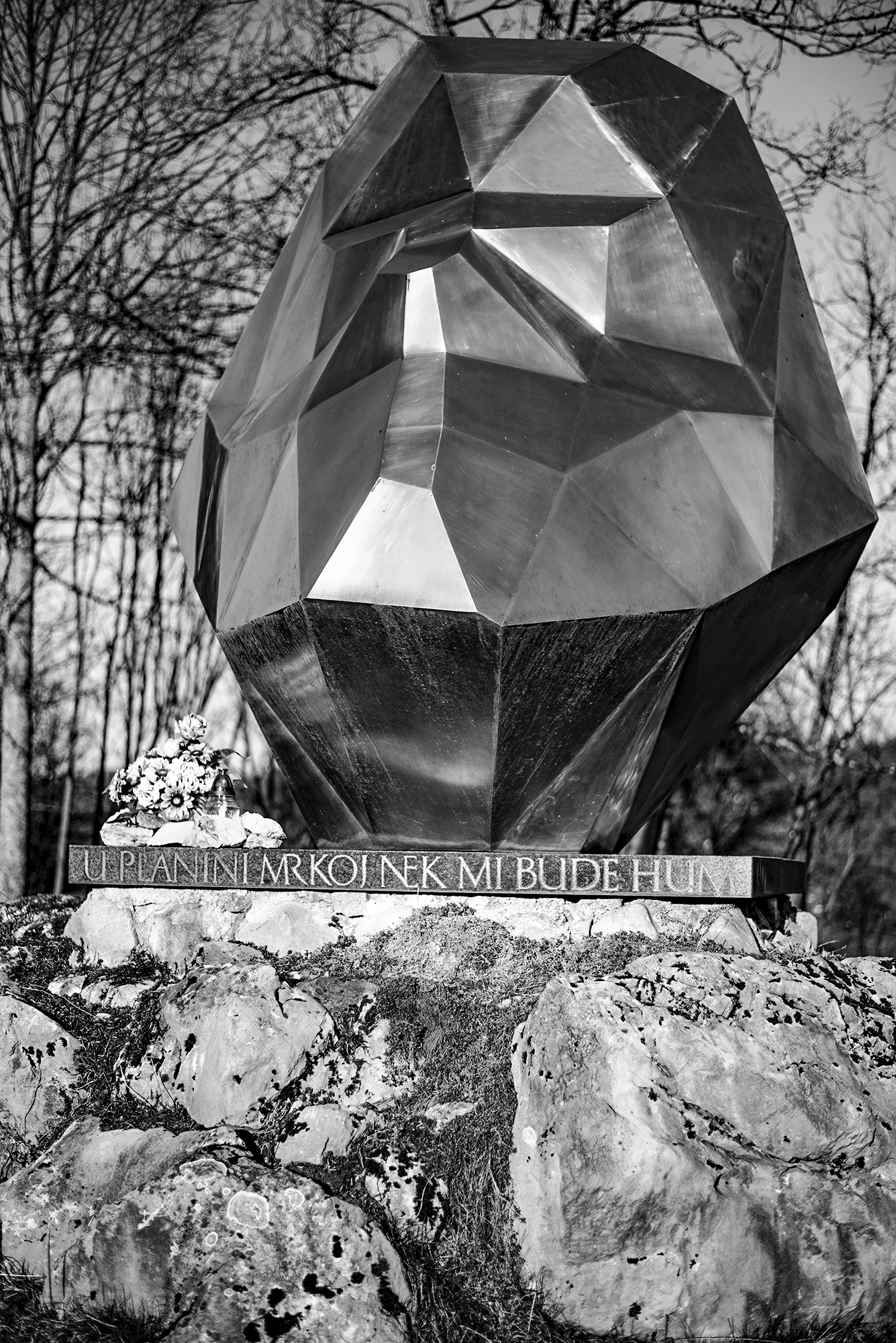 Grave and Monument to the Poet//MONOMAD CHALLENGE