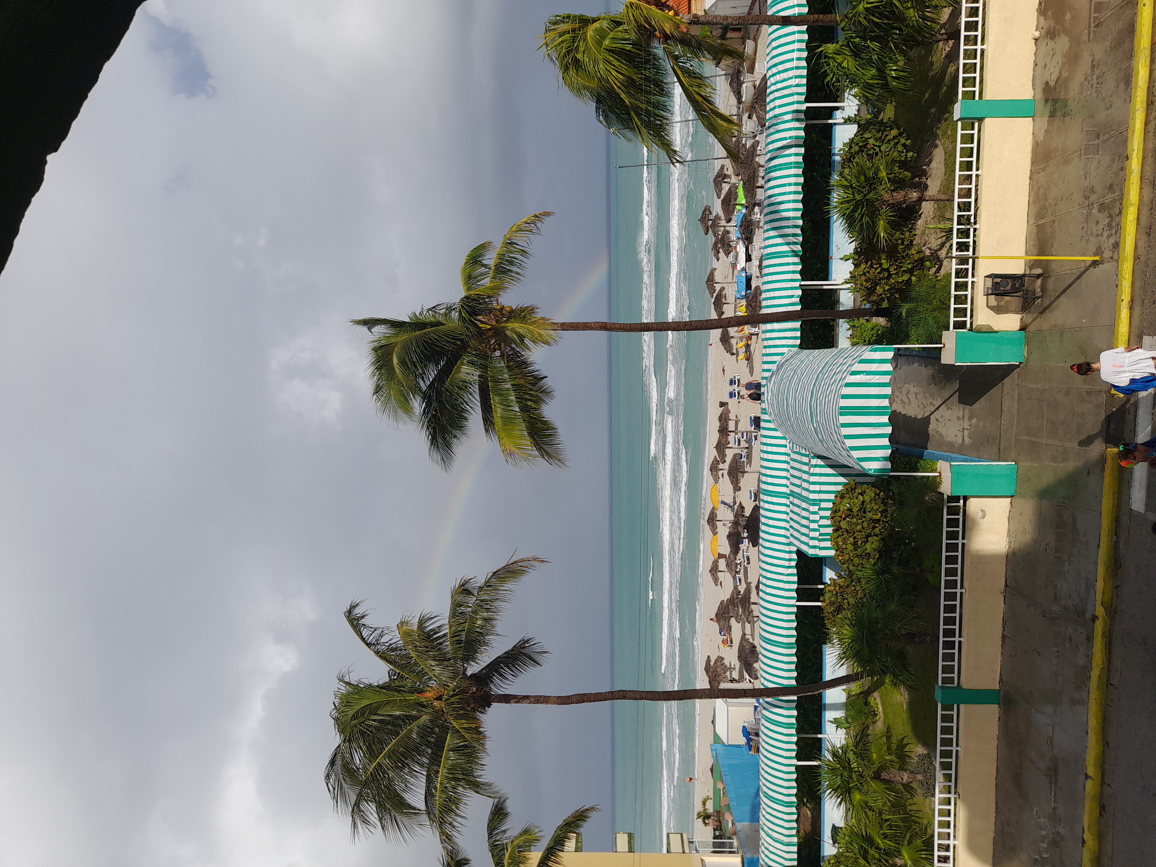📸 Photographs of a rainbow at sea / Fotografías de un arcoiris en el mar (Eng/Esp)