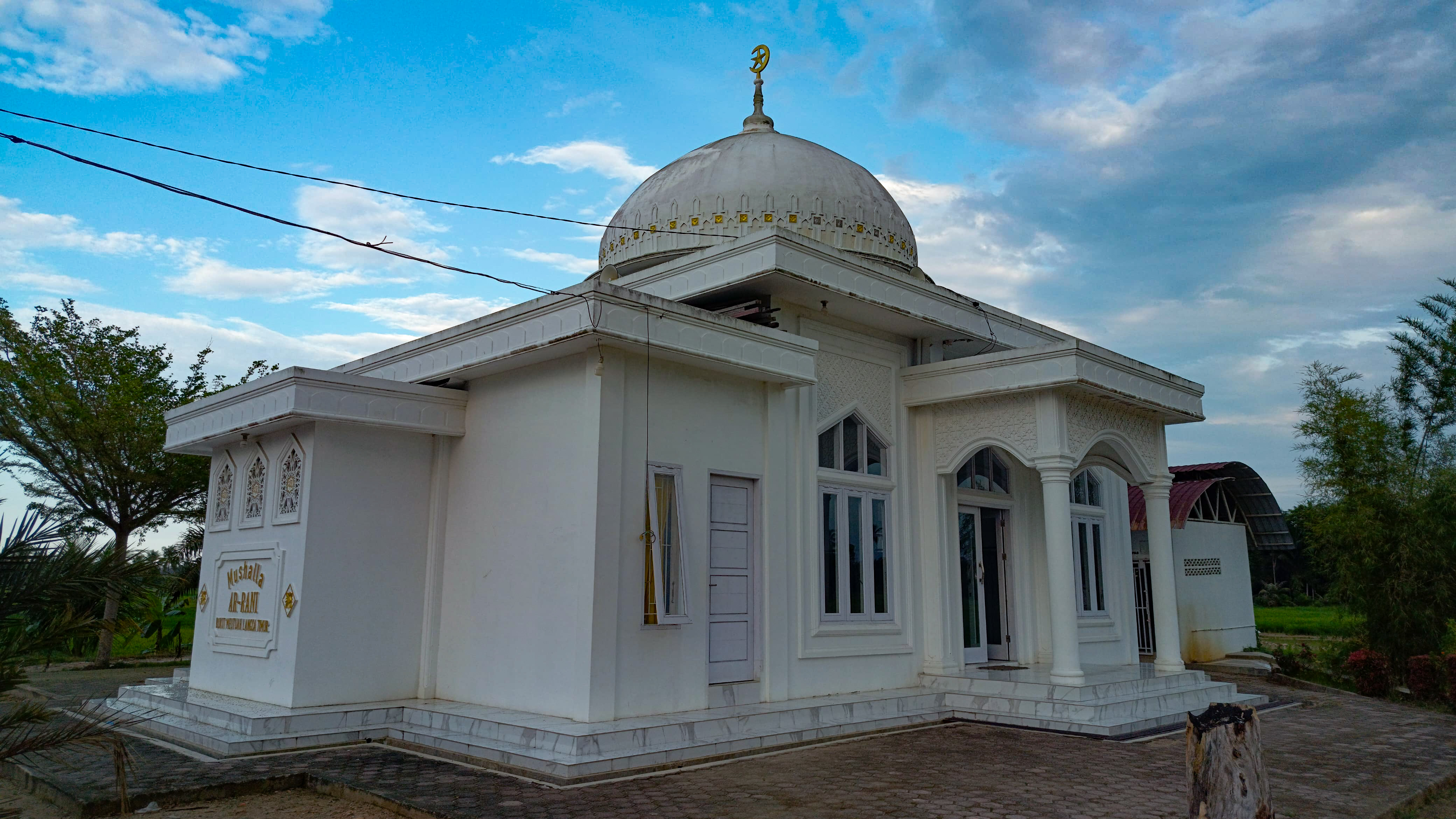 AFTERNOON TRIP // Explore remote villages that offer stunning natural views.