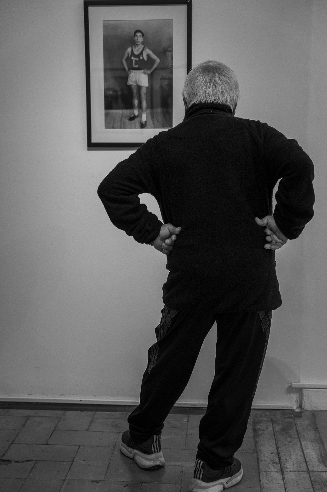 Moments of Lima: Street photography in black and white