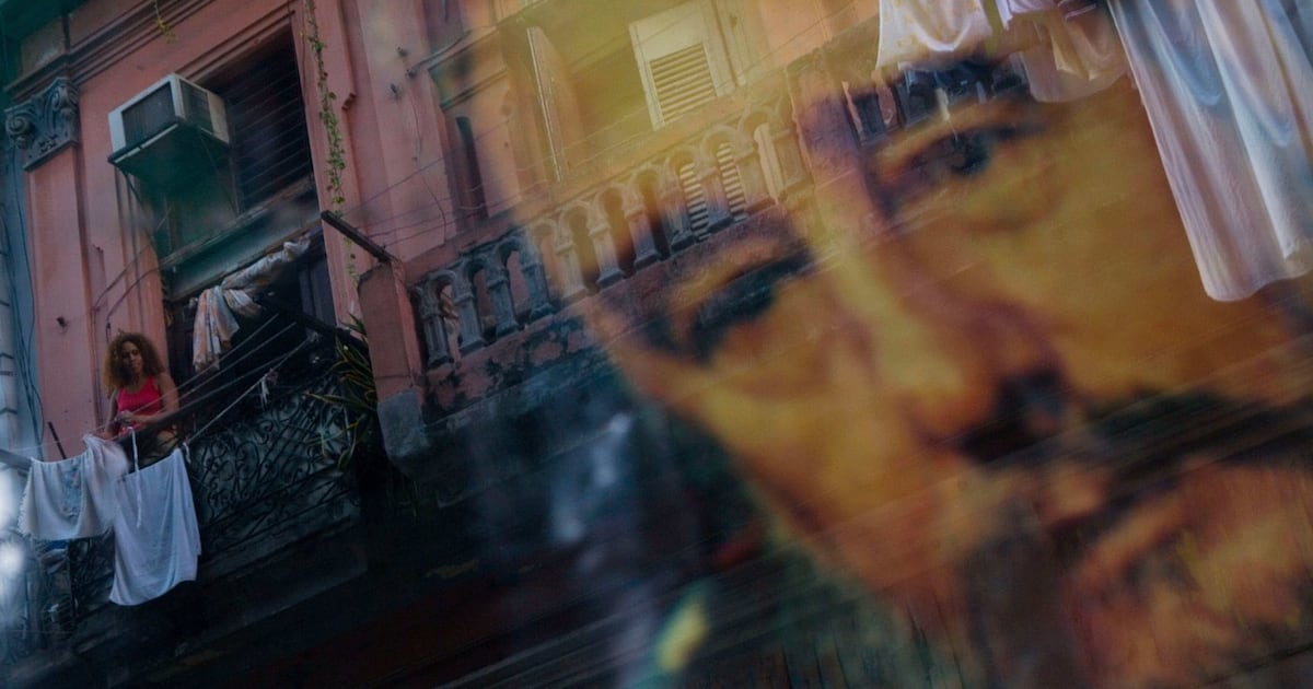 Cuban president calls to implement "urgent" transformations in the midst of the storm