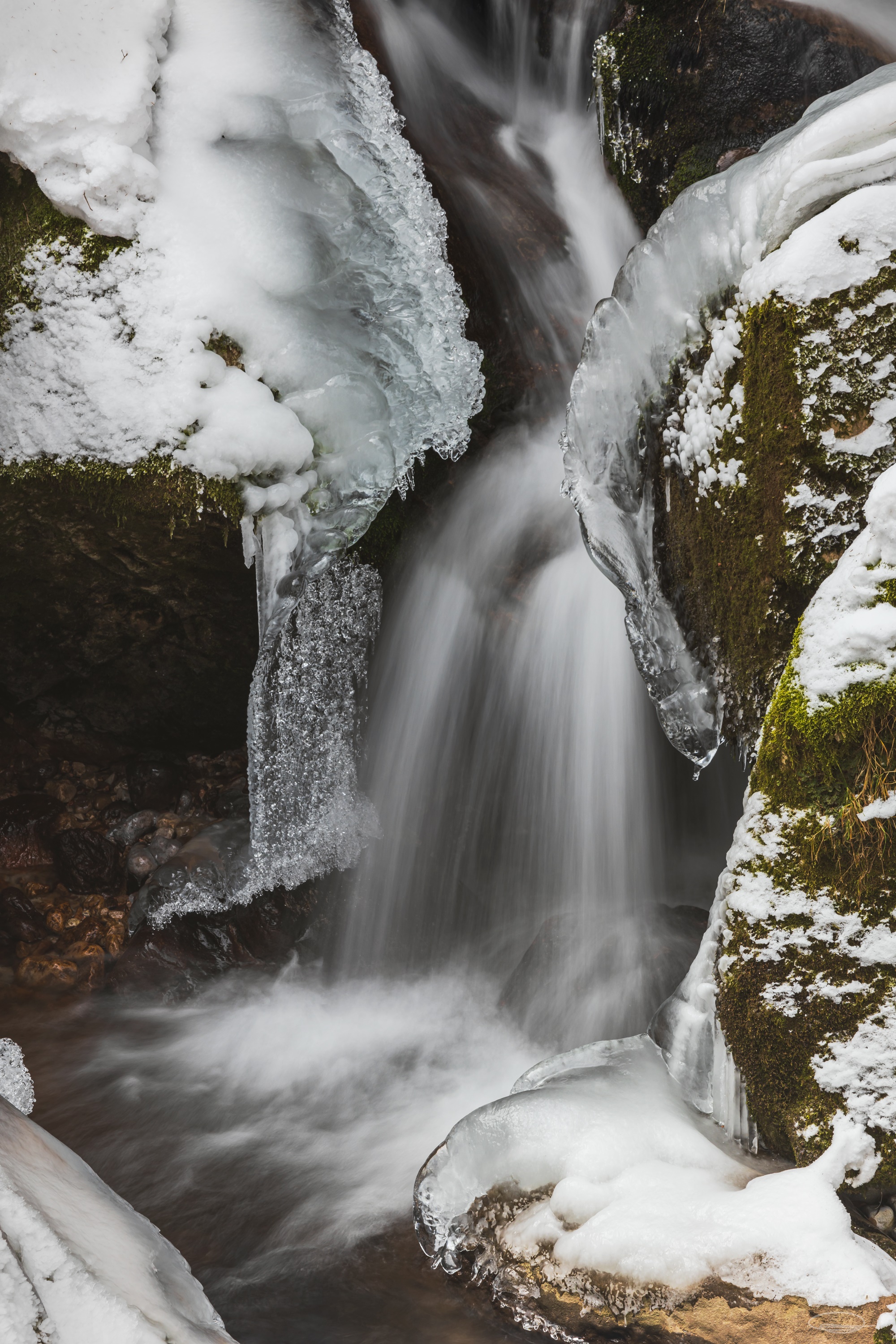 Wintertime: Freezing Water and Icy Waterfalls - Hartelsgraben / Gesäuse - Johann Piber
