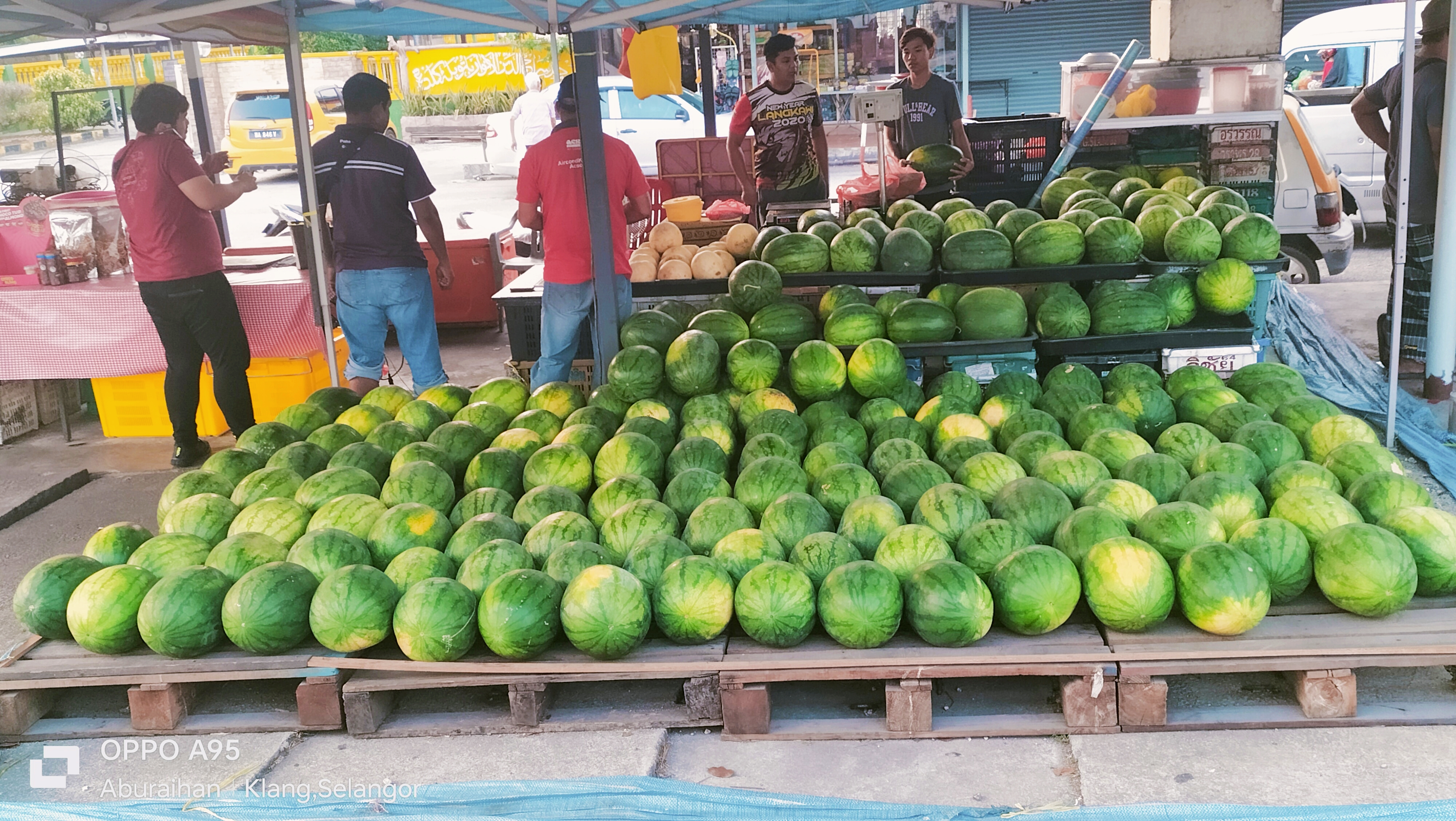 watermelon-shop-scene-blurt