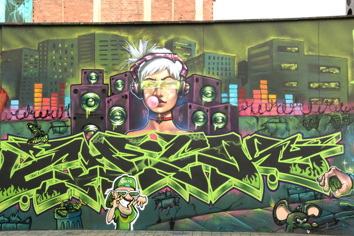 STREET ART #243 – A huge wall in Medellin, Colombia