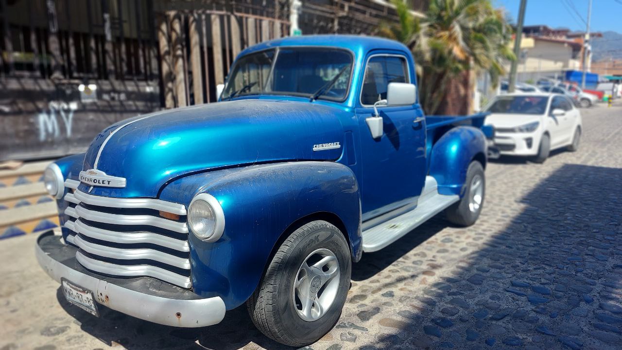  The best Chevy Pickup of the 50 still like  new /   La mejor Pickup Chevy de los 50 sigue como nueva
