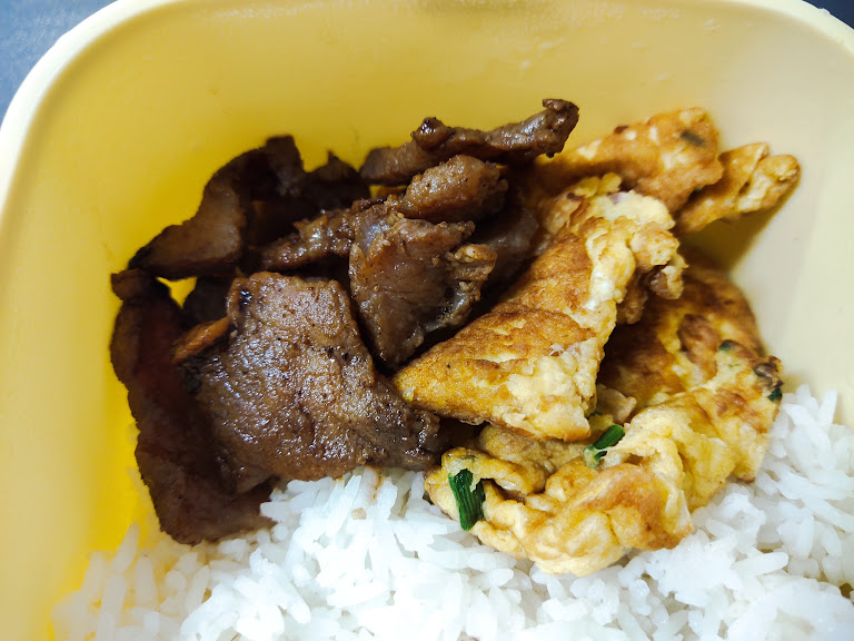 Lunch Menu: Omelette, incredibly delicious fried pork, supplemented with instant noodles.