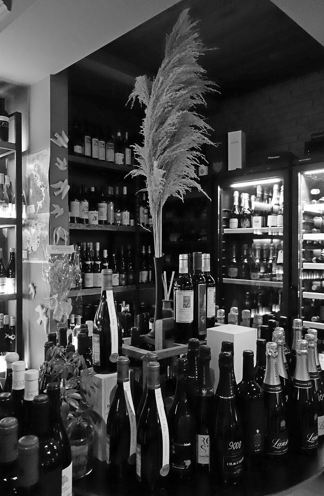 PhotoFeed Contest - Black & White Photography Round 149. Винотека в Хлеб и винотека - The Wine Room at Khleb i Vinoteka
