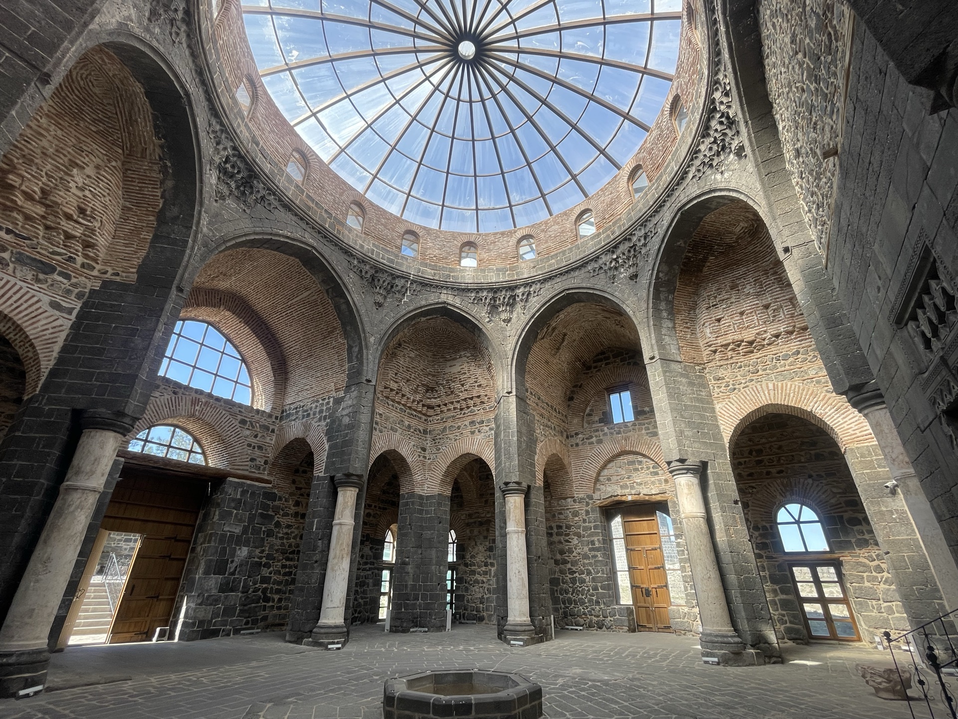 Part 4/5 – Two Days in Diyarbakır (Amed): Two Churches, Two Different Atmospheres (St. George & Mar Petyun) 