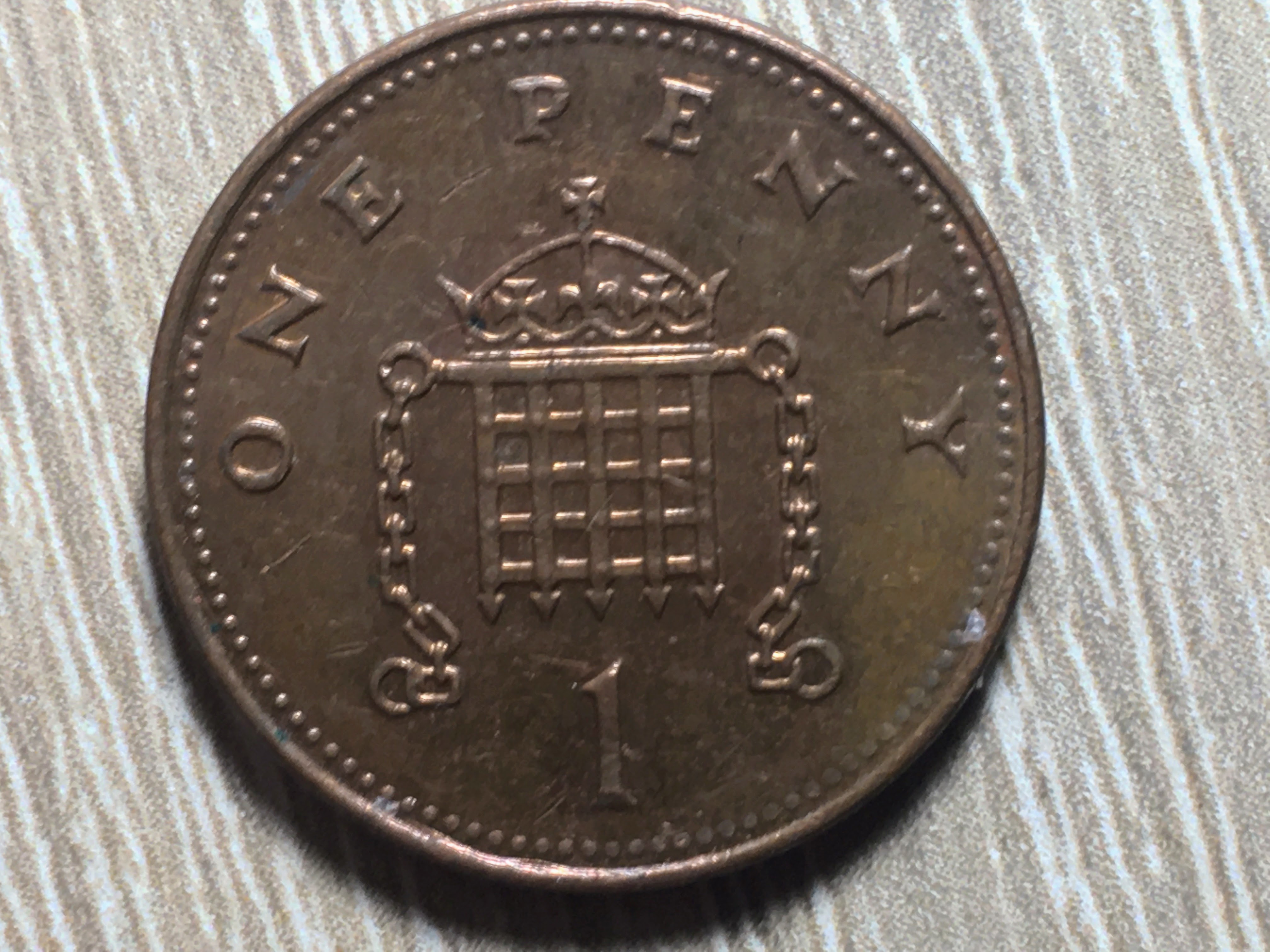 1 пенні: розмінна монета Великої Британії. 2008 рік. Про фунти, шилінги та пенси