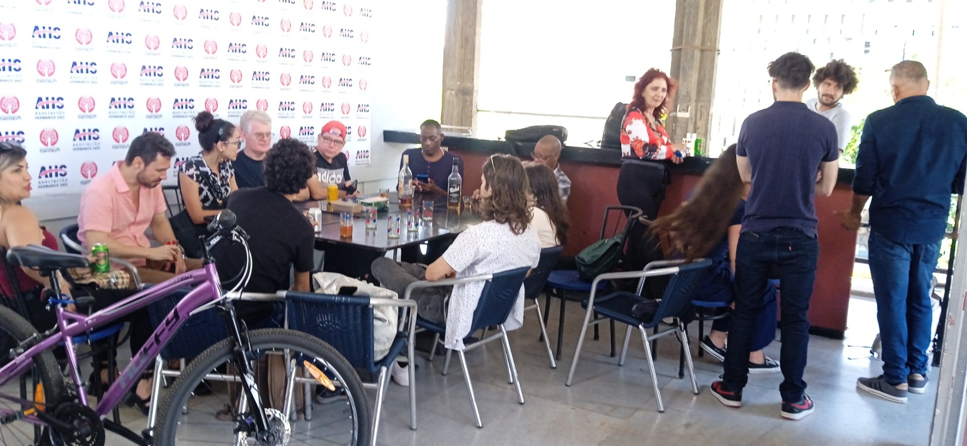 ¿Pueden ser amigos quienes piensan diferente? / ¿Pueden ser amigos quienes piensan diferente? (eng-esp)