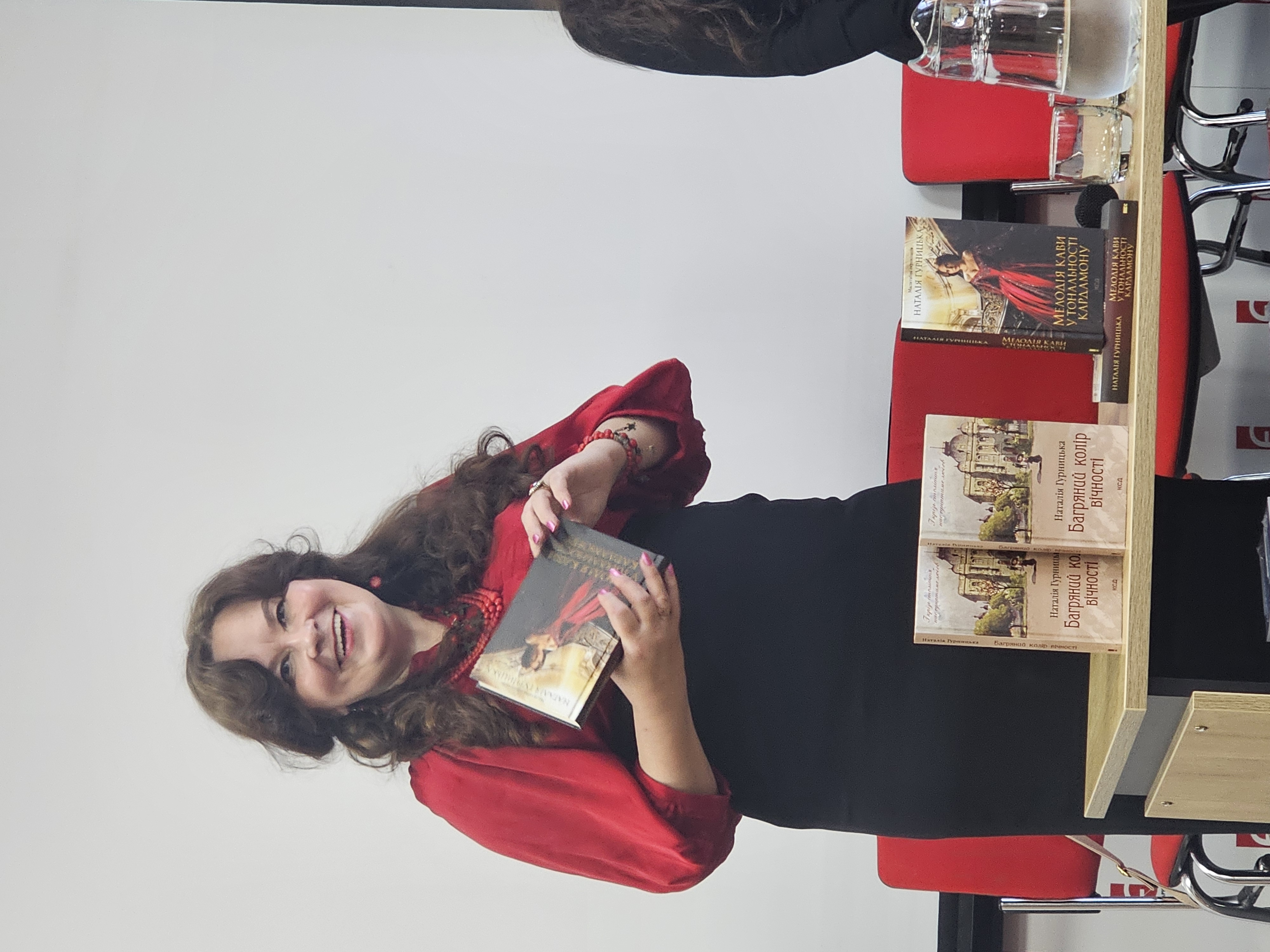 Кава у тональності кардамону.