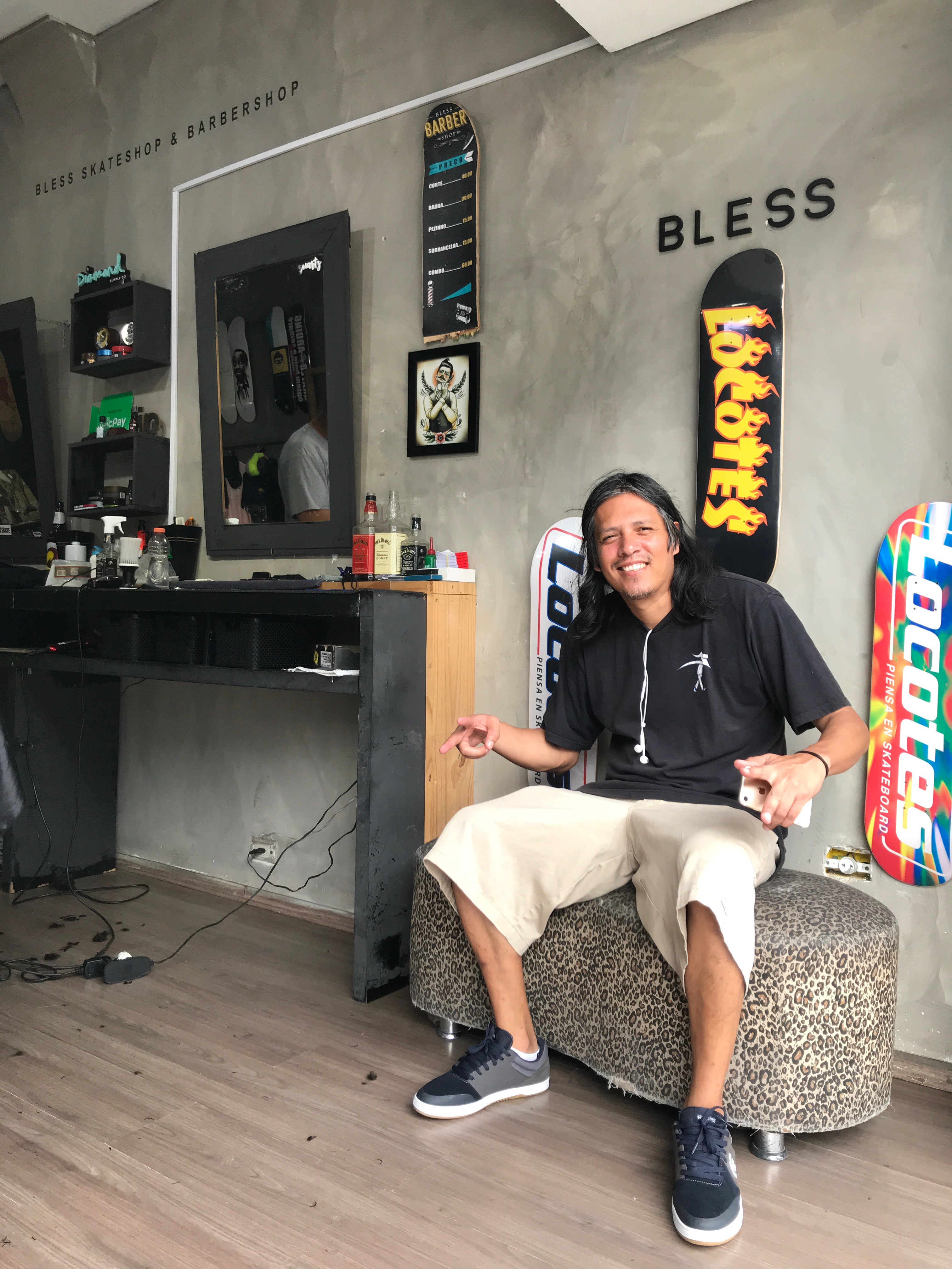 Locotes think in skateboard 