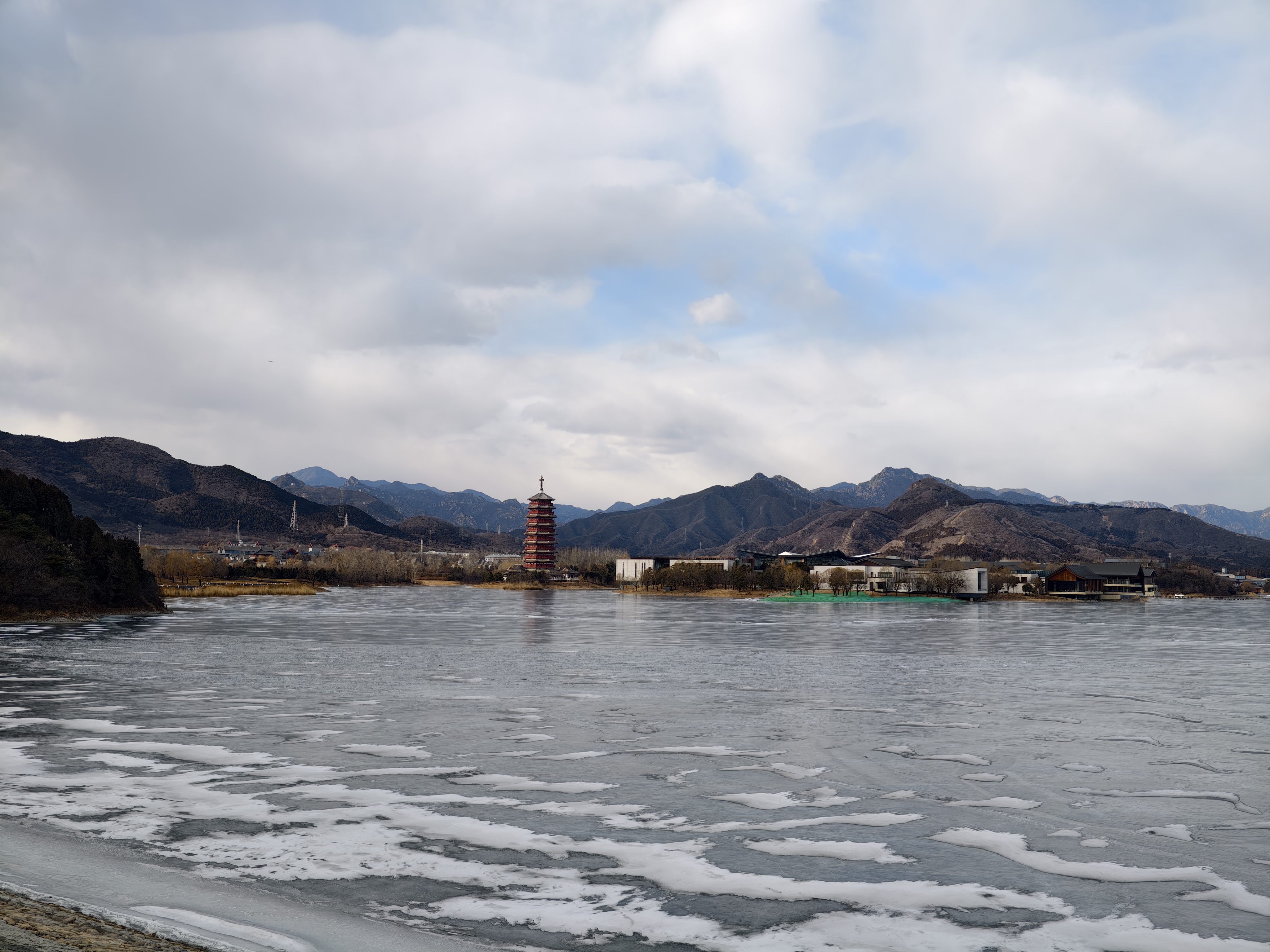 Unedited Raw Winter Beauty Of Yanqi Lake Scenic Spot