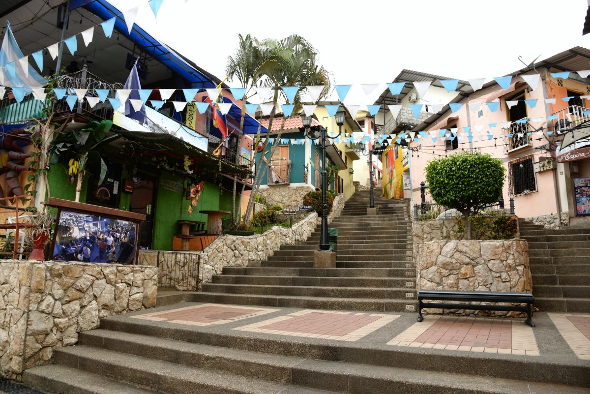 444 steps to the top of Guayaquil's oldest neighborhoods