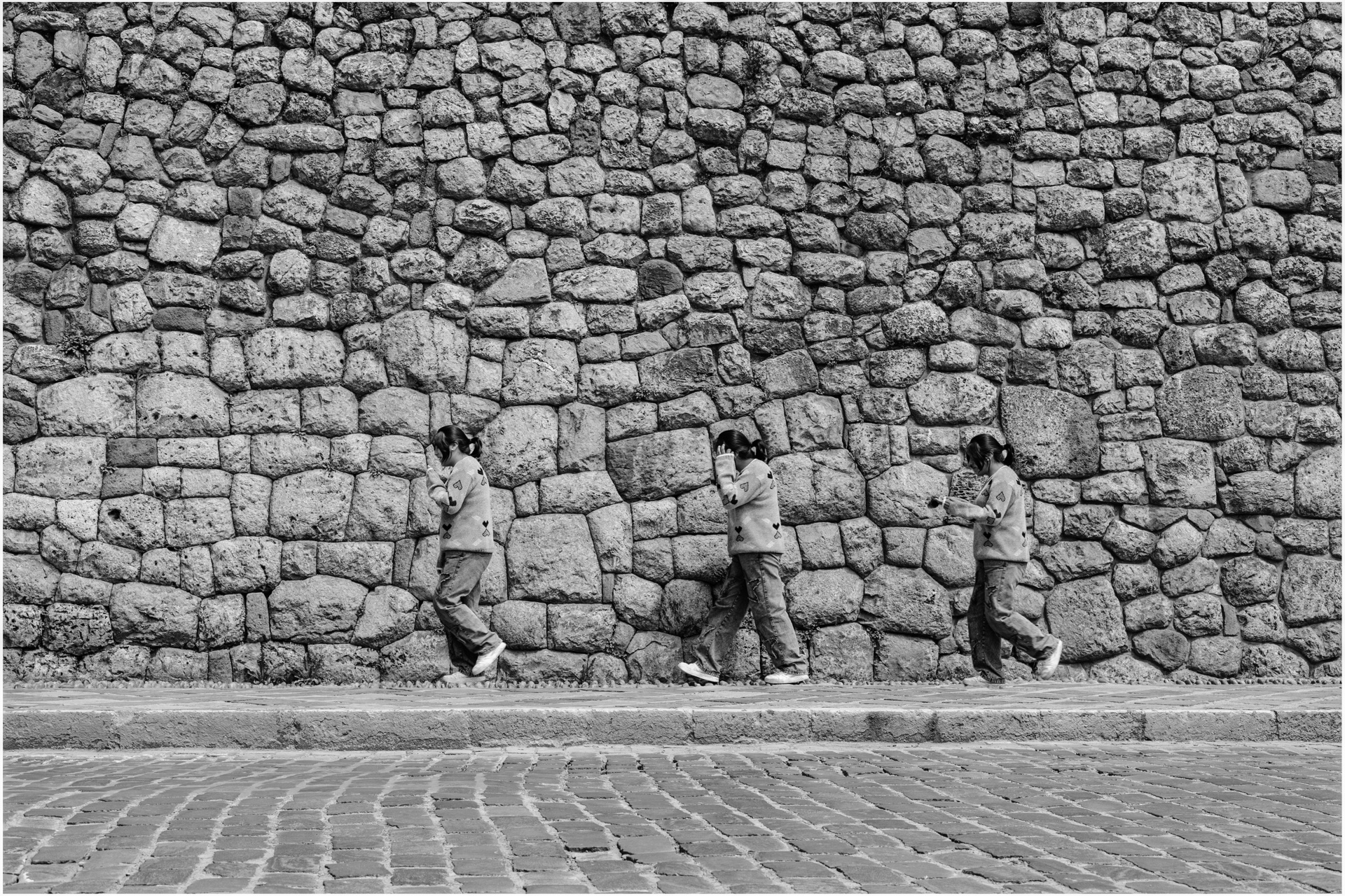# CUSCO: ETERNAL FRAMES & MOTION [Eng-Esp]