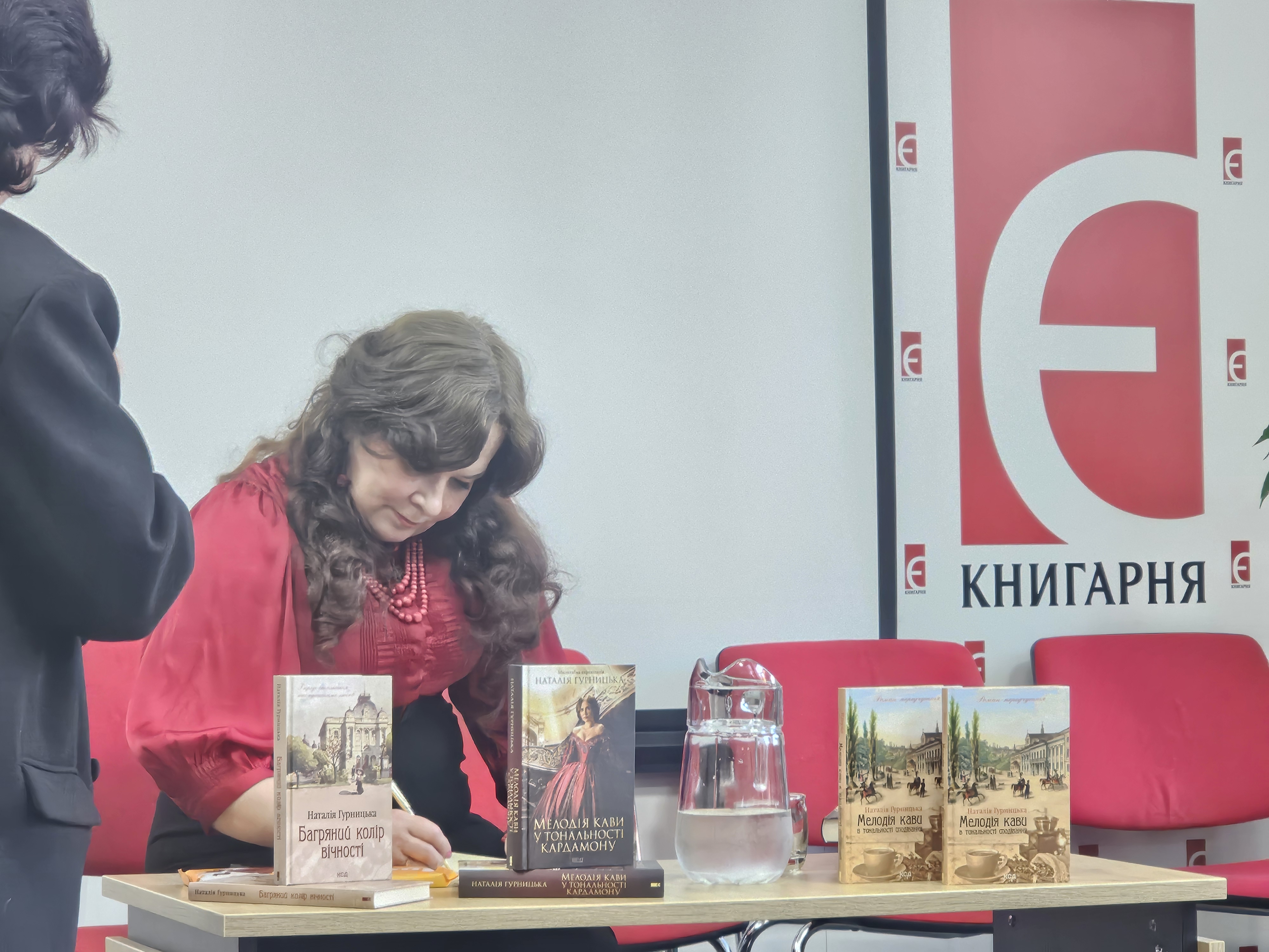 Кава у тональності кардамону.