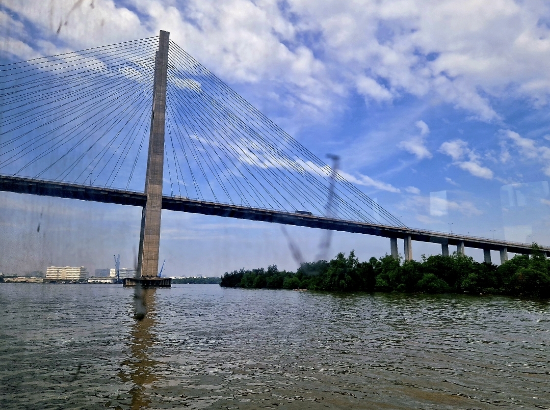From mangroves to full blown city life by boat