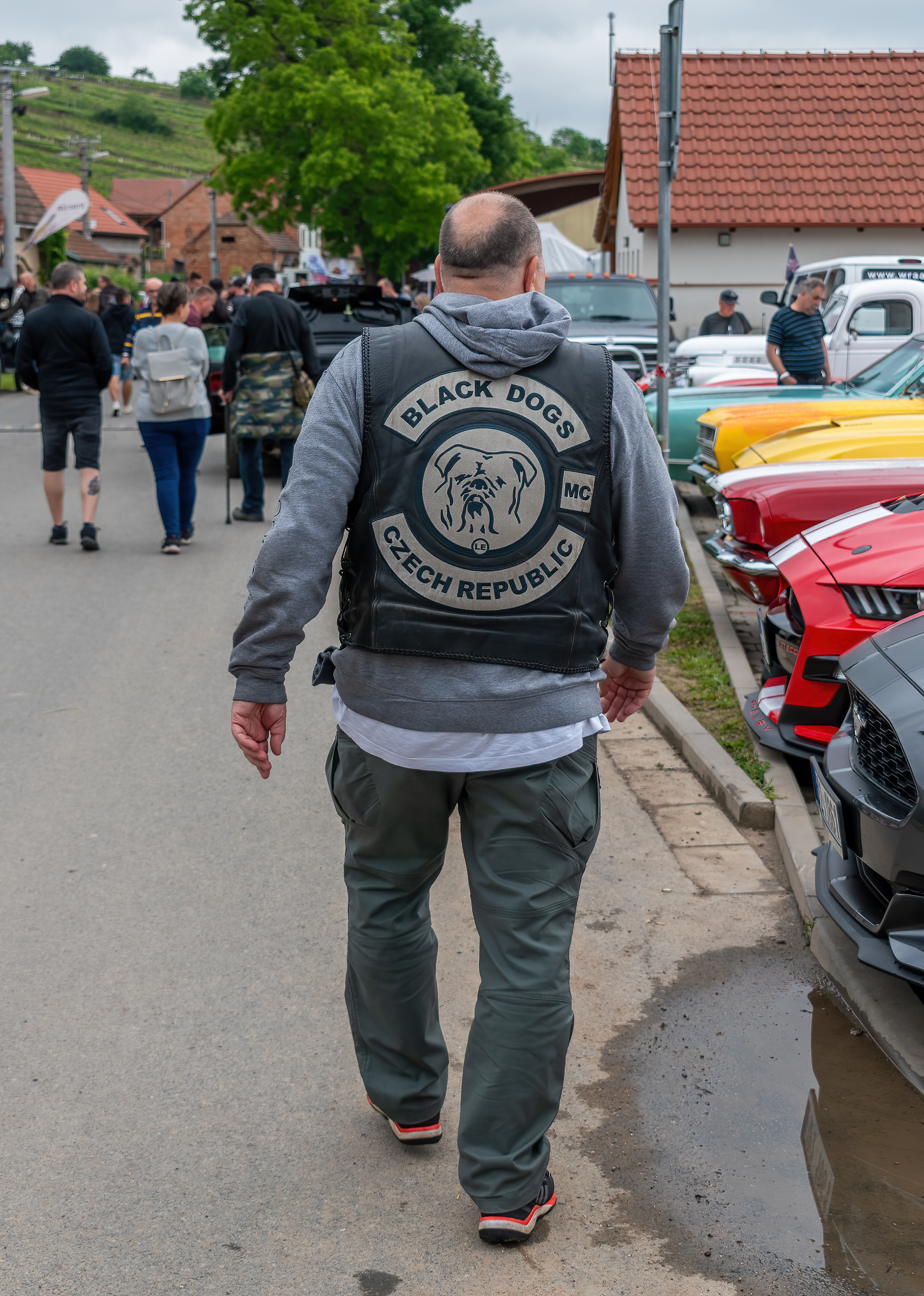 American cars among wine cellars, a unique charity event. / Americké auta mezi vinnými sklepy, jedinečná charitativní akce.