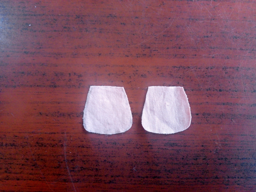 Mini muñequita Hecha con retazos de tela.//Mini doll made with fabric scraps.(Esp-Eng)