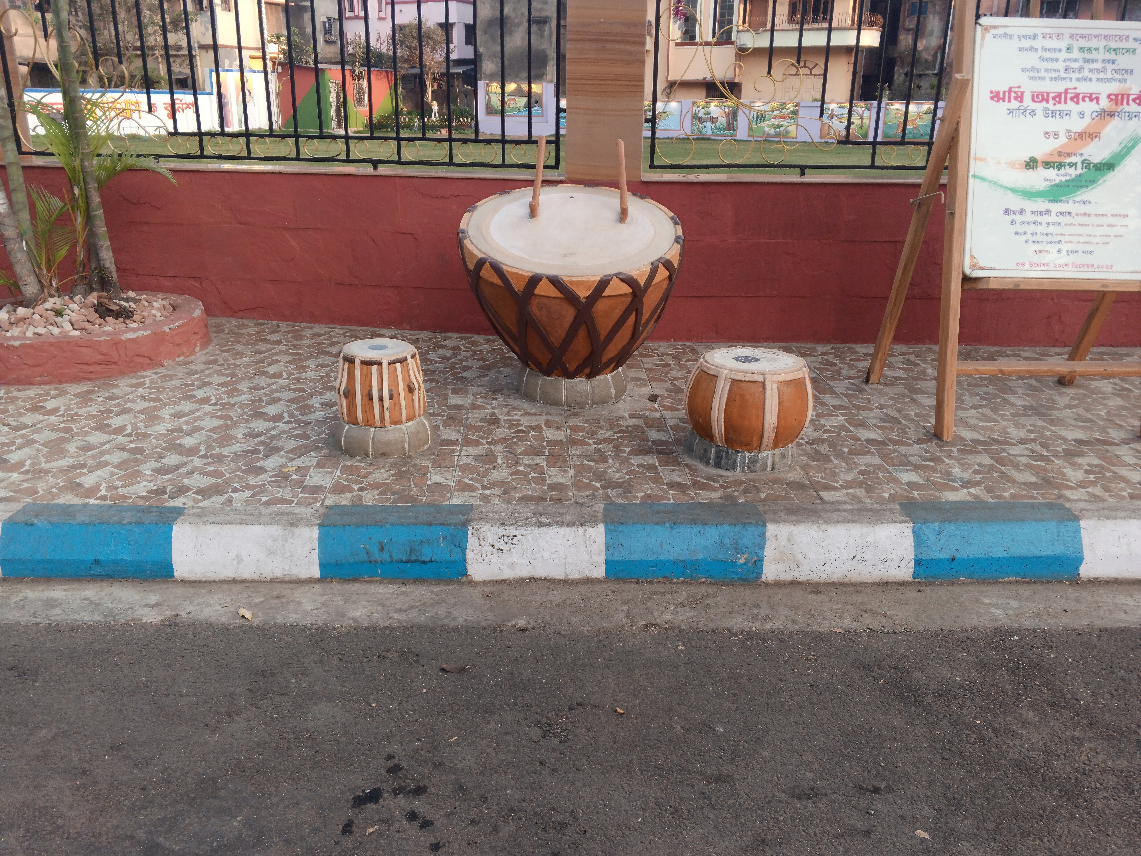 A beautiful sculpture on the street side