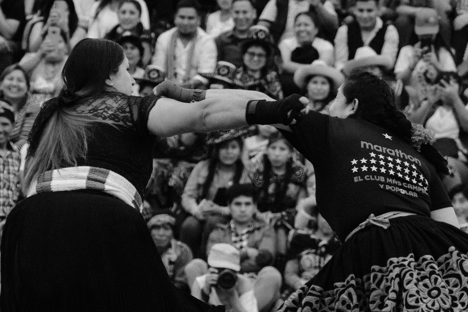 Takanakuy: WARMIS - THE FIERCE BATTLE / WARMIS - LA BATALLA FEROZ [ENG - ESP]