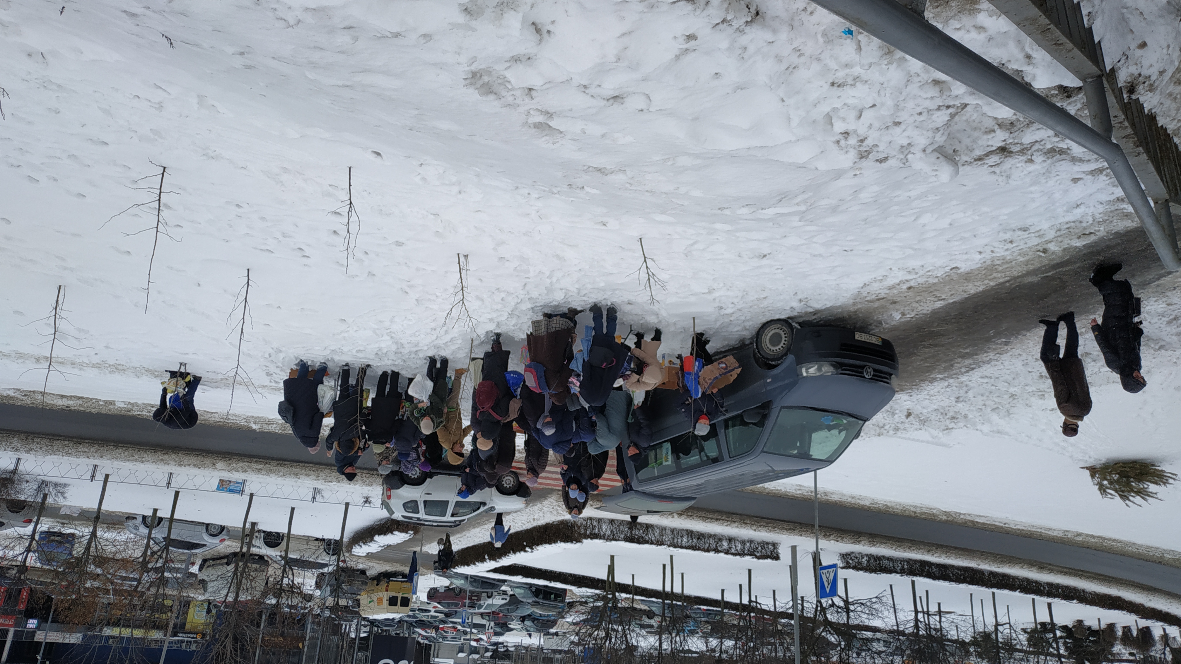 В черзі за гуманітаркою