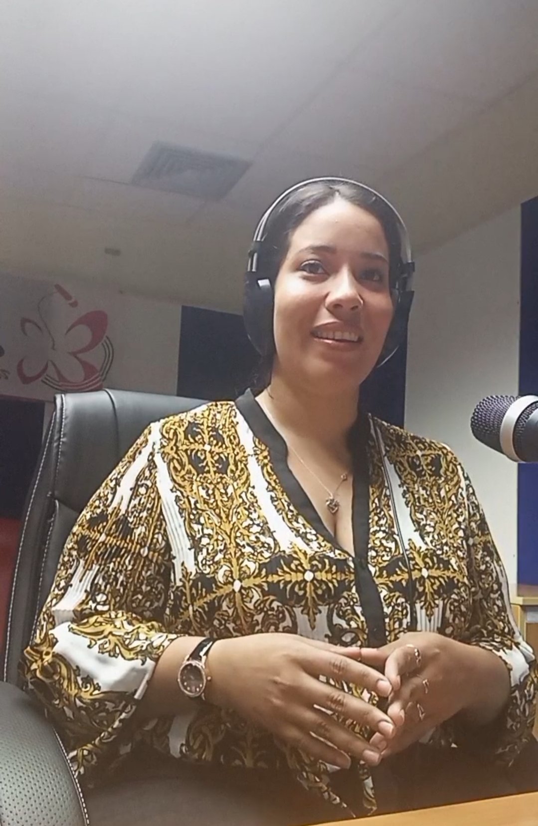 Como la Luna// like the moon (Esp//Eng)