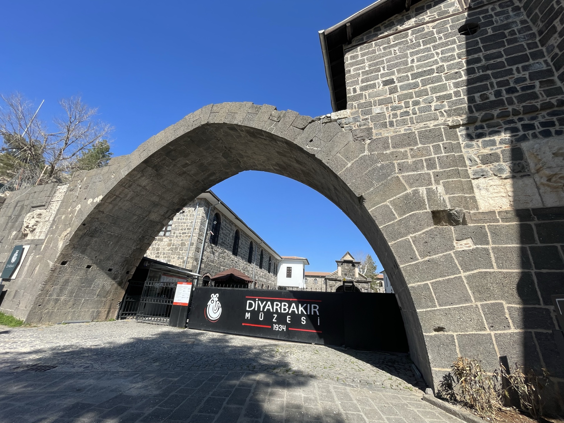 Part 2/5 – Two Days in Diyarbakır (Amed): Diyarbakır Museum & A Journey into Ancient History