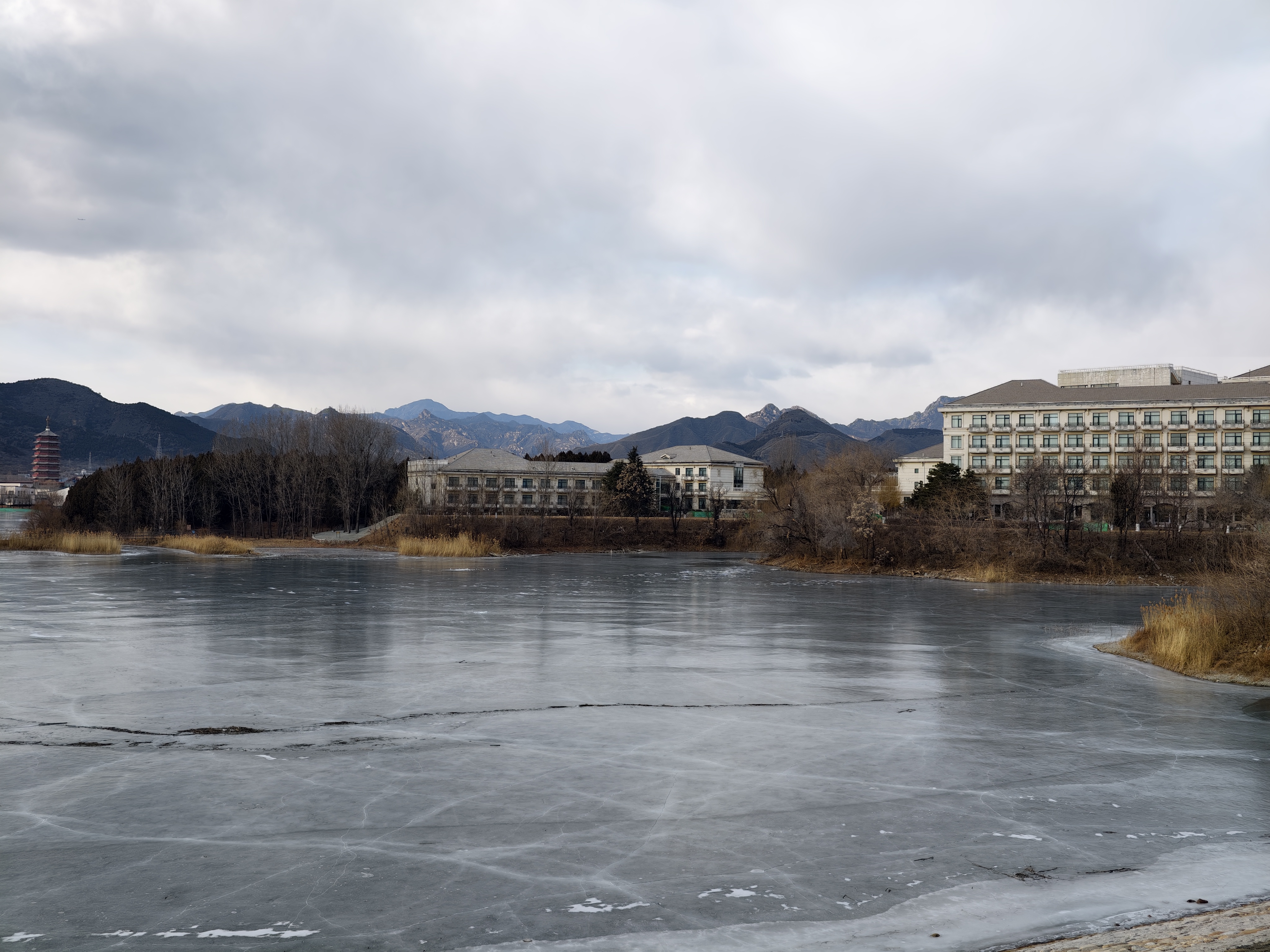 Unedited Raw Winter Beauty Of Yanqi Lake Scenic Spot