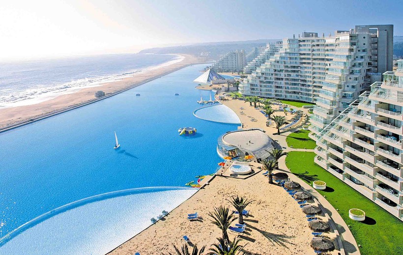 Розмір штучного басейну вражає