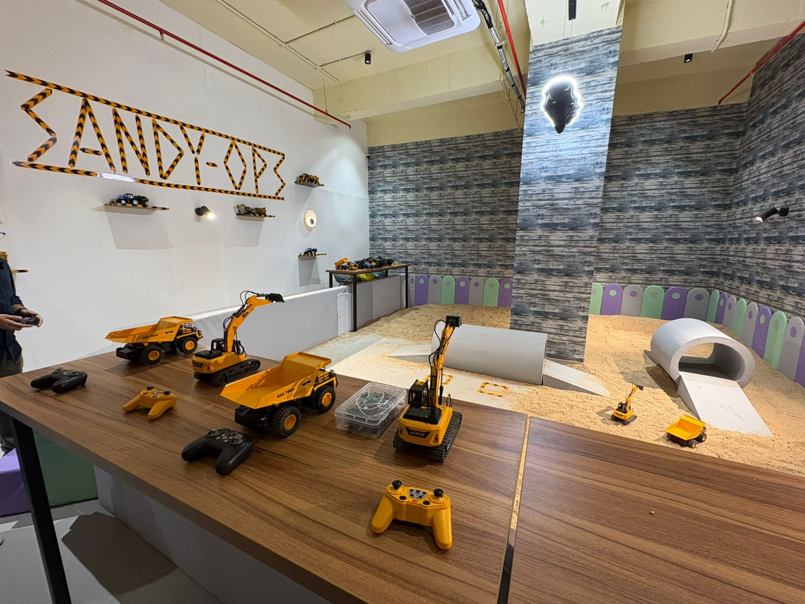 CONSTRUCTION GAMING. 