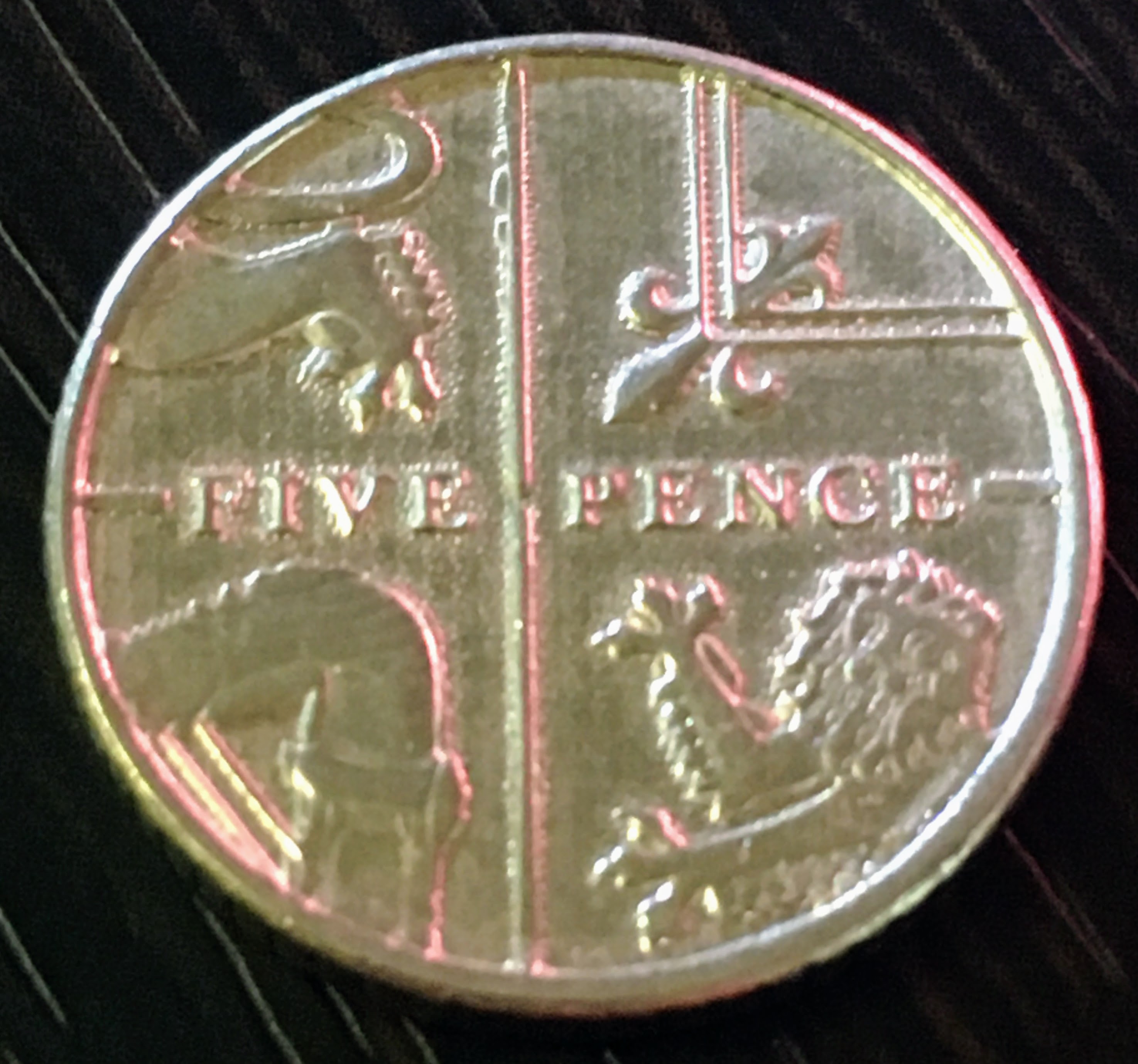 Британія: монета номіналом 5 пенсів 2015 року