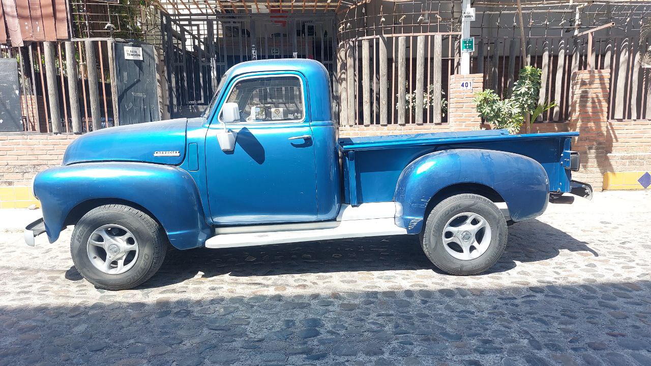  The best Chevy Pickup of the 50 still like  new /   La mejor Pickup Chevy de los 50 sigue como nueva